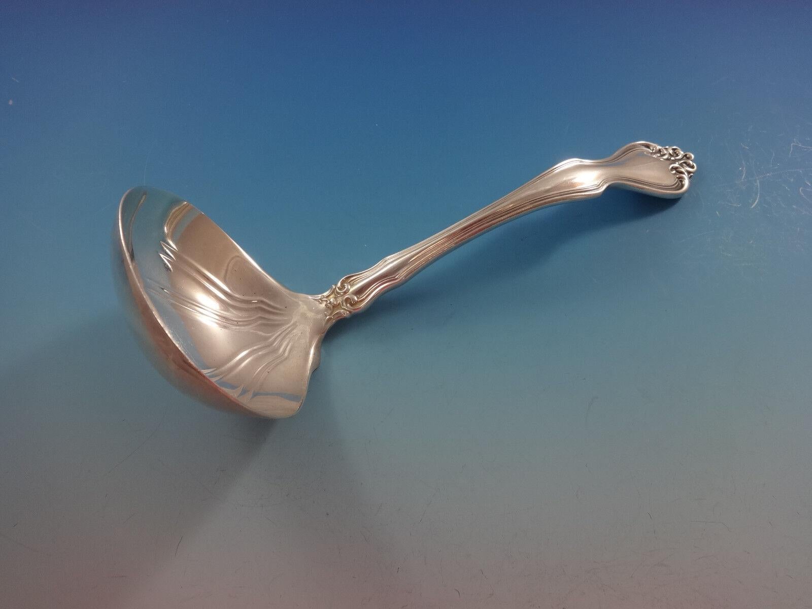 GEORGE & MARTHA BY WESTMORLAND Service de couverts en argent sterling - 53 pièces. Ce modèle présente un design classique et intemporel ! Cet ensemble comprend :


12 COUTEAUX, 9 1/8