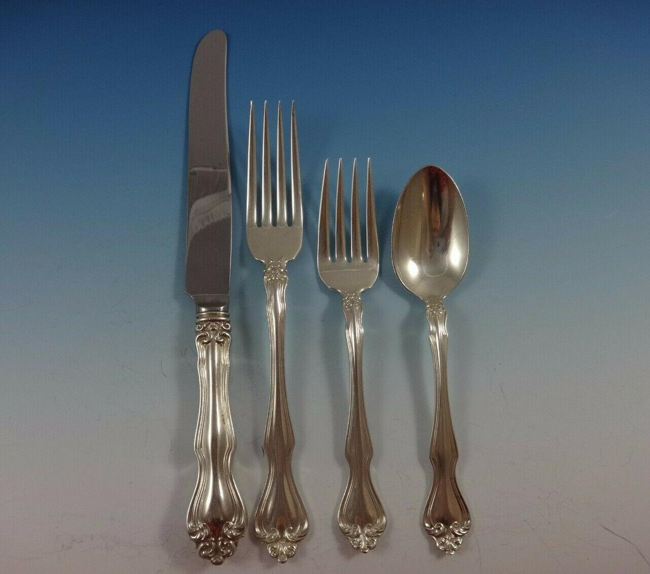 GEORGE & MARTHA BY WESTMORLAND Service de couverts en argent sterling - 38 pièces. Cet ensemble comprend :


8 COUTEAUX, 8 3/4