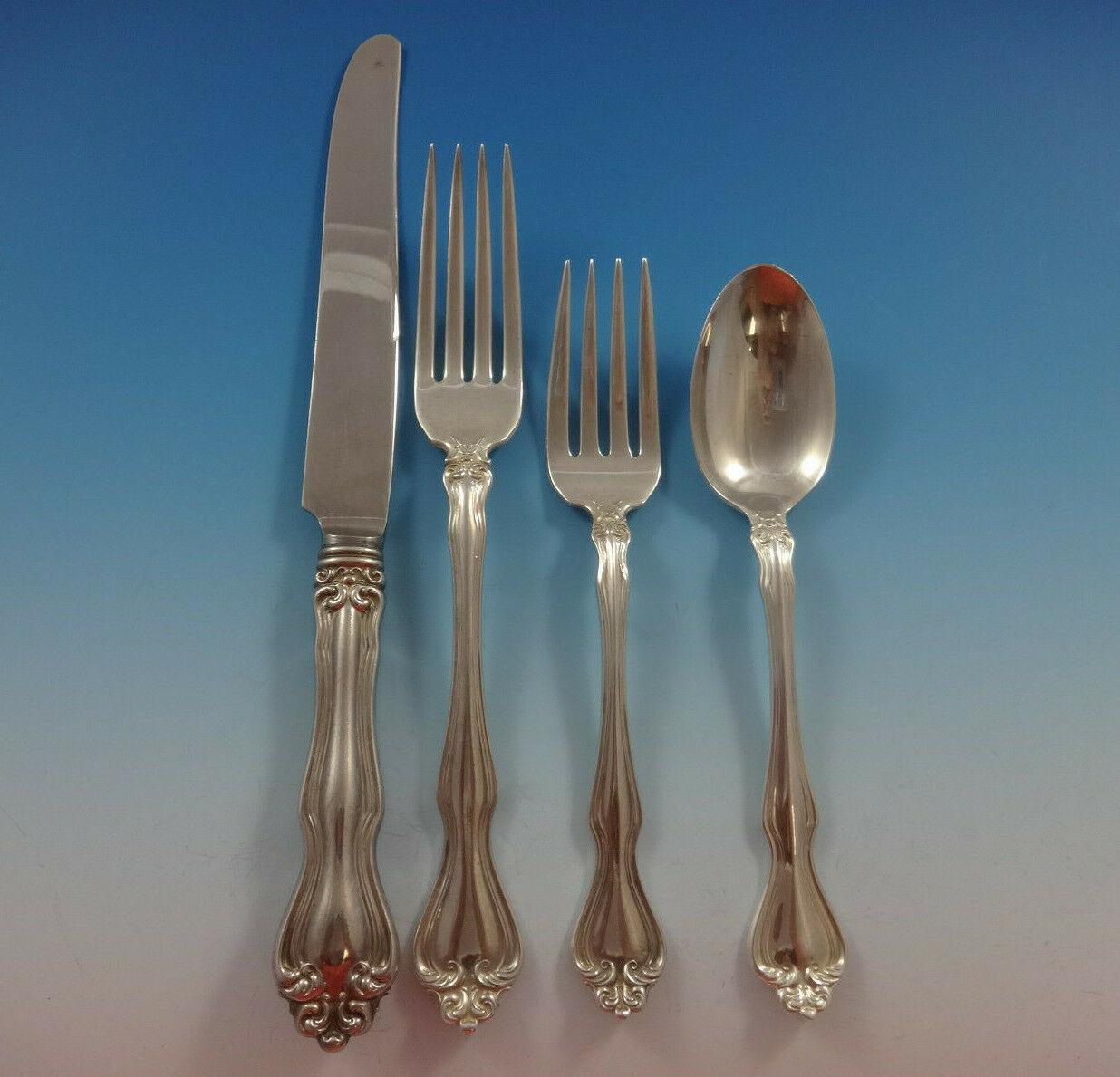 George & Martha by Westmorland Sterling Silver flatware set, 35 pieces. This set includes:

8 knives, 8 3/4
