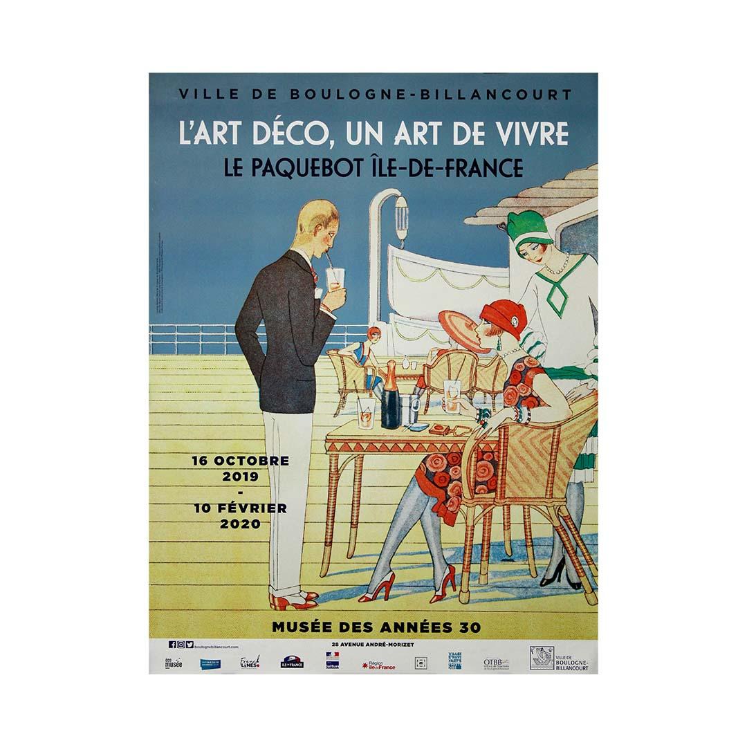 This 2019 original exhibition poster, produced by the Ville de Boulogne-Billancourt for the Musée des Années 30, celebrates the timeless elegance of Art Deco through the lens of ocean liner luxury aboard the legendary Paquebot
