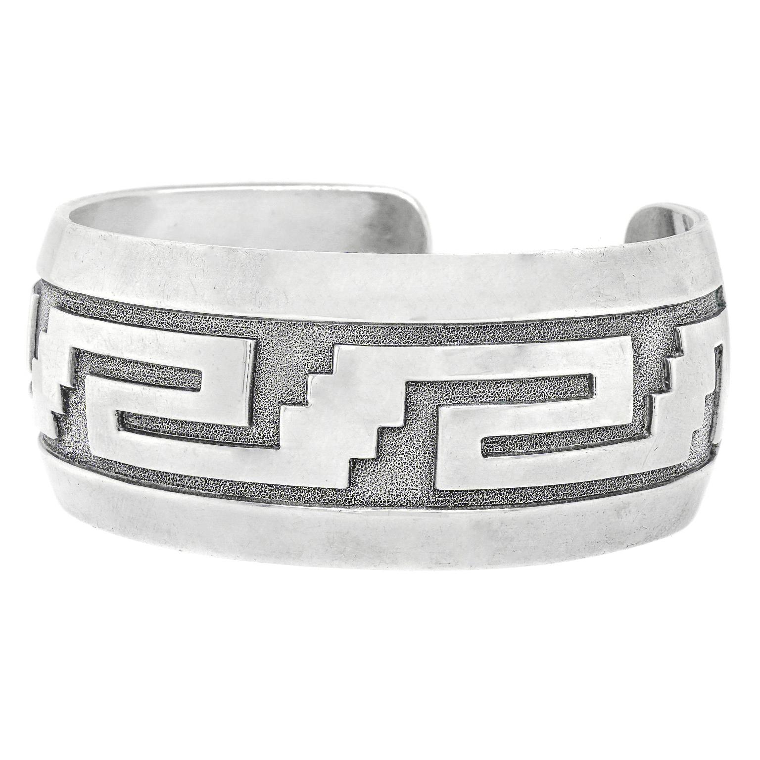 George Begay Modernistische Navajo-Manschettenknopf aus Sterlingsilber, um 1990 im Zustand „Hervorragend“ in Litchfield, CT