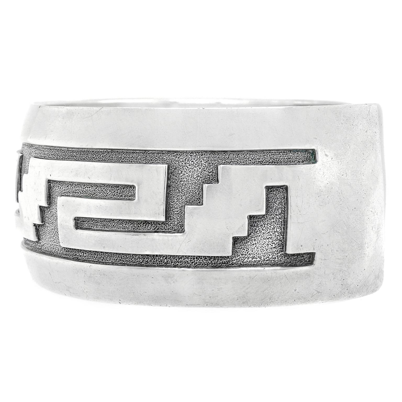 George Begay Modernistische Navajo-Manschettenknopf aus Sterlingsilber, um 1990 4