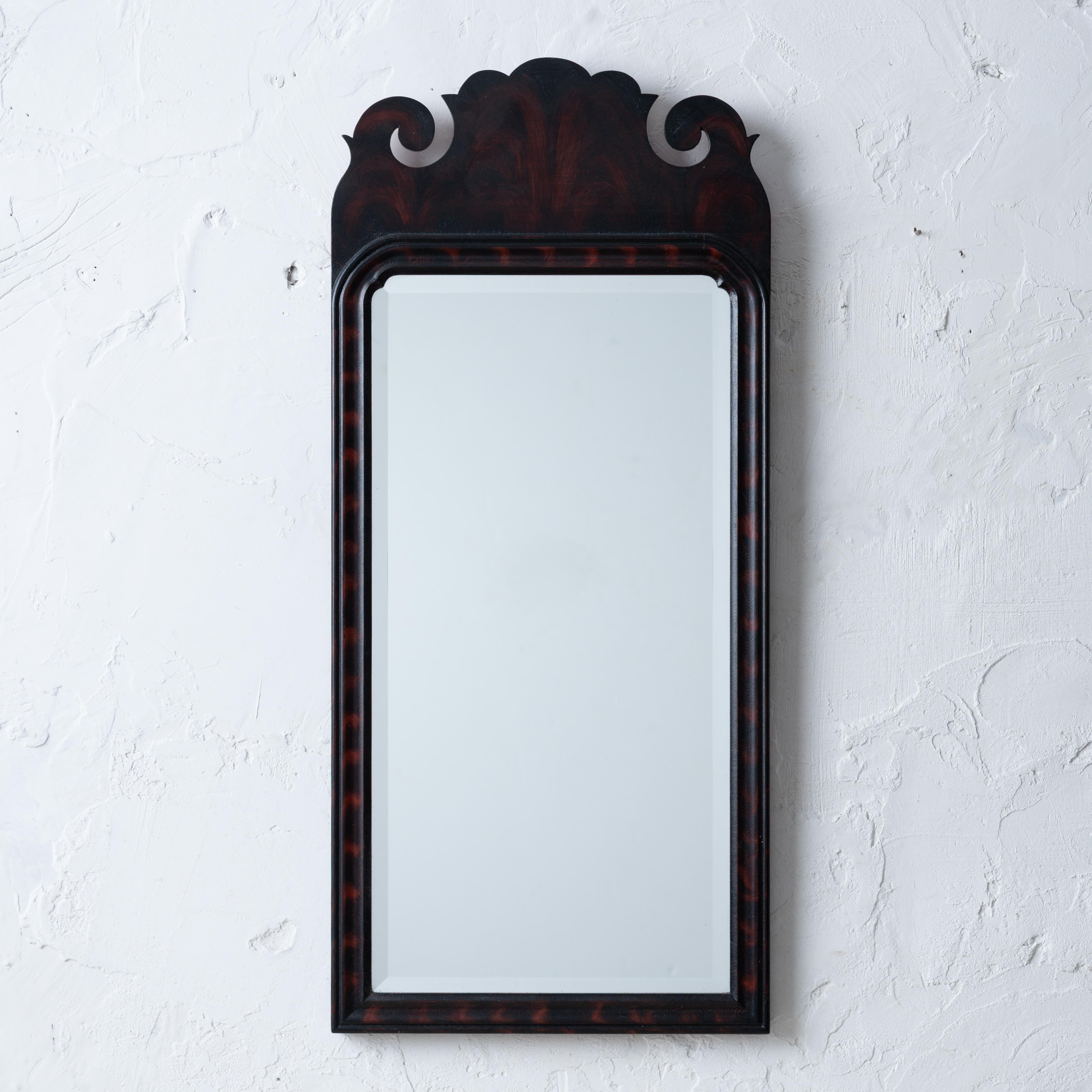 George Beshore Queen Anne Style Grain Painted Mirror In Good Condition For Sale In Savannah, GA