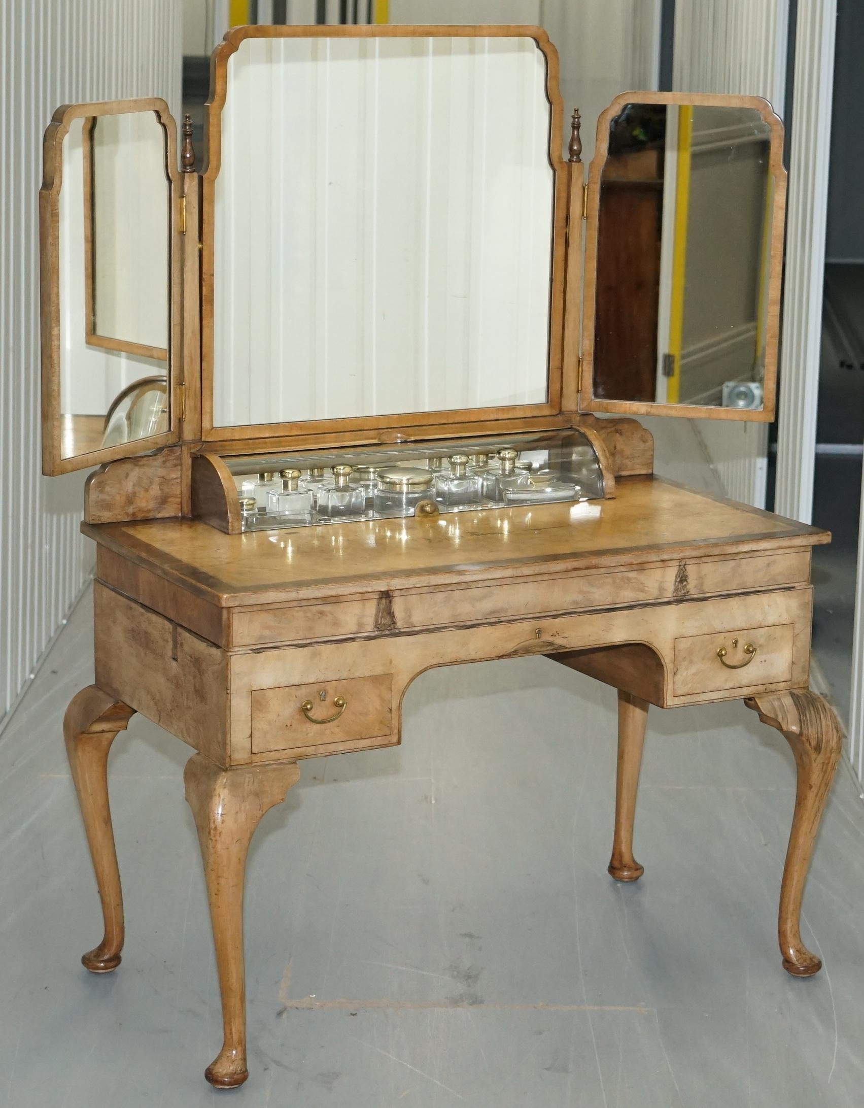 We are delighted to offer for sale this exceptionally fine George V quarter cut walnut George Betjemann & Son’s metamorphic dressing table with full a suite of sterling silver gold gilt vanity items hallmarked for London 1927

This table is very