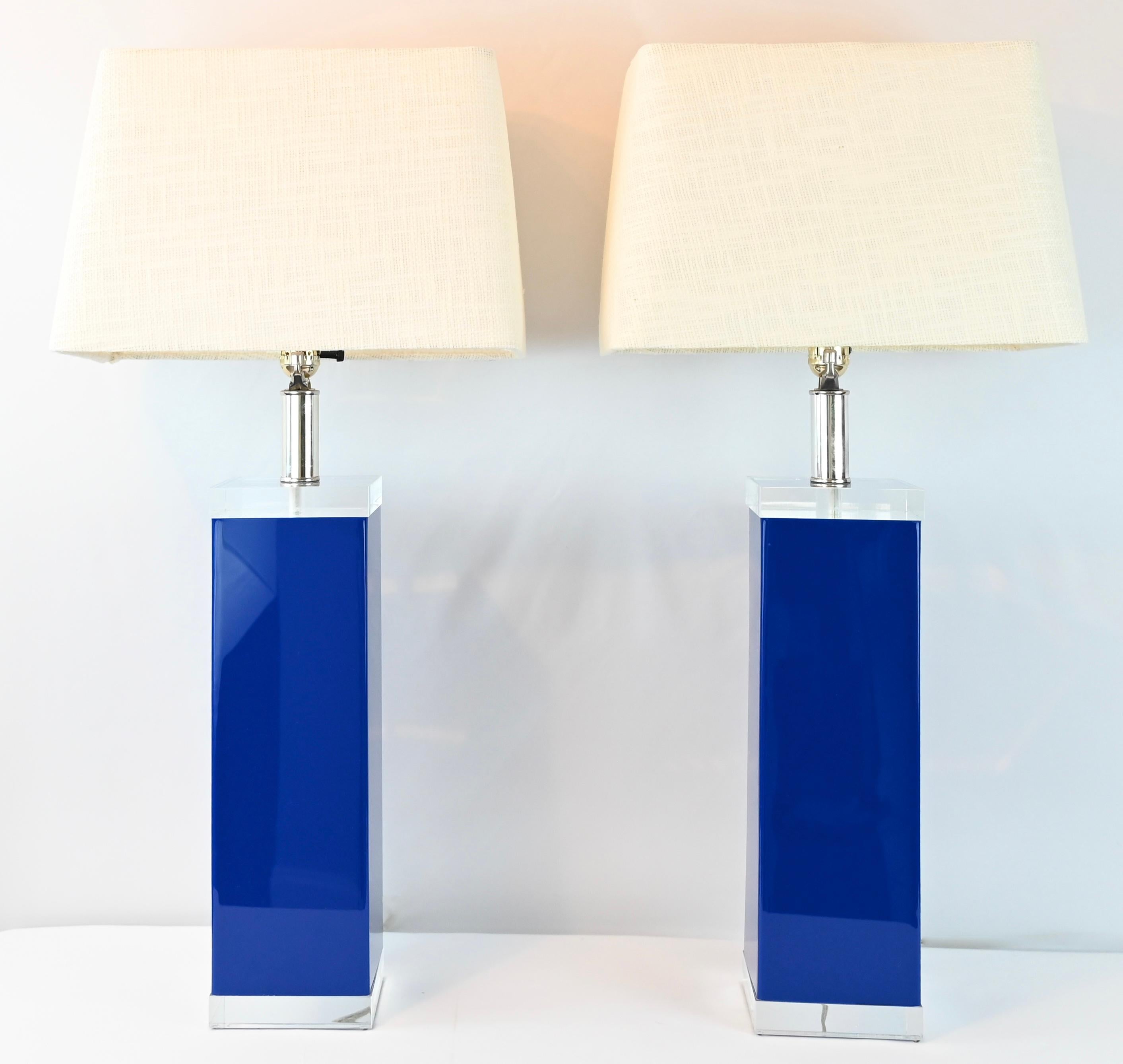 George Bullio Pair of Lucite Table Lamps Blue and Clear  In Good Condition For Sale In Miami, FL