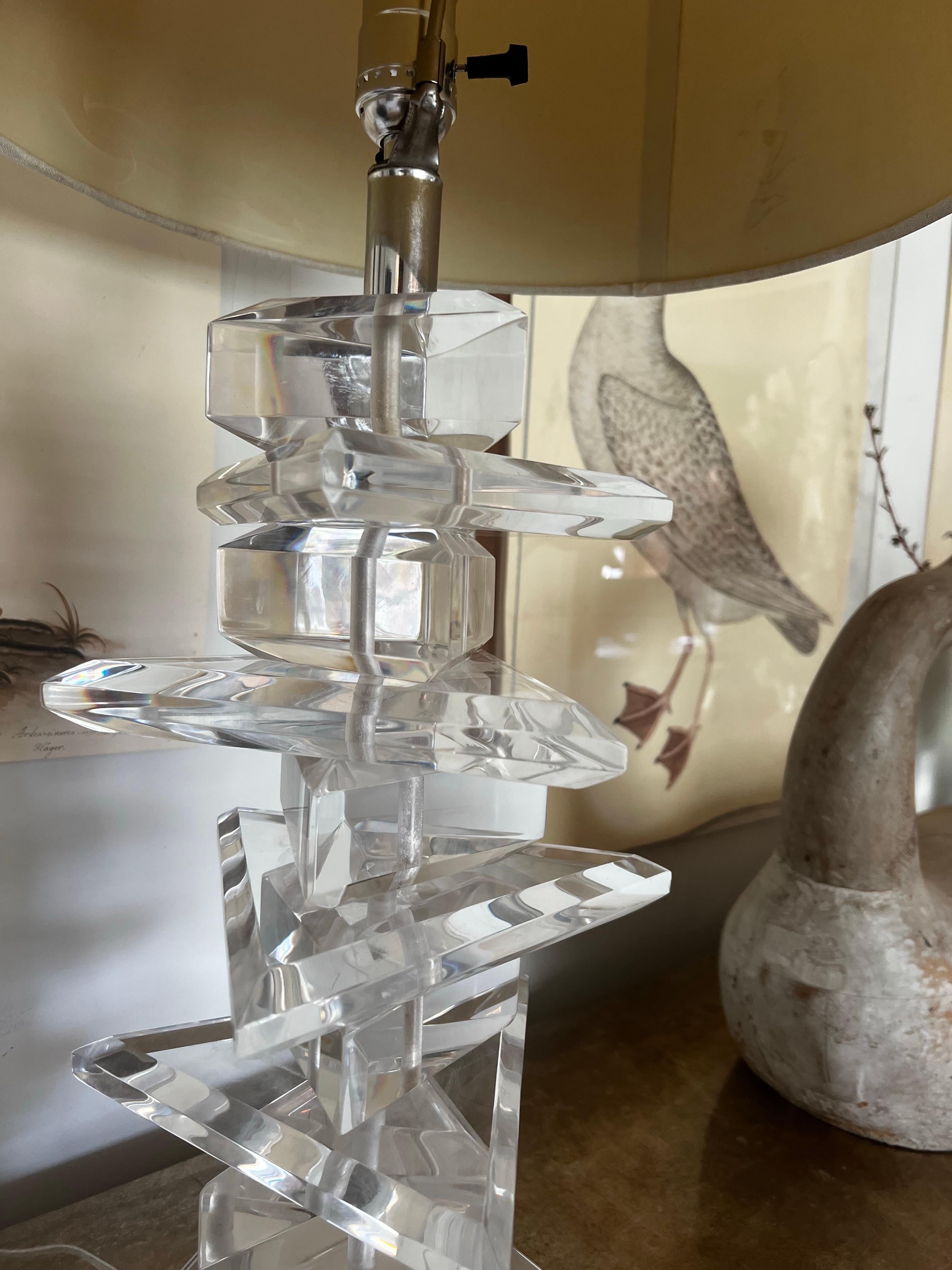 George Bullio Stacked Triangle Lucite Table Lamp - Karl Springer Style For Sale 4