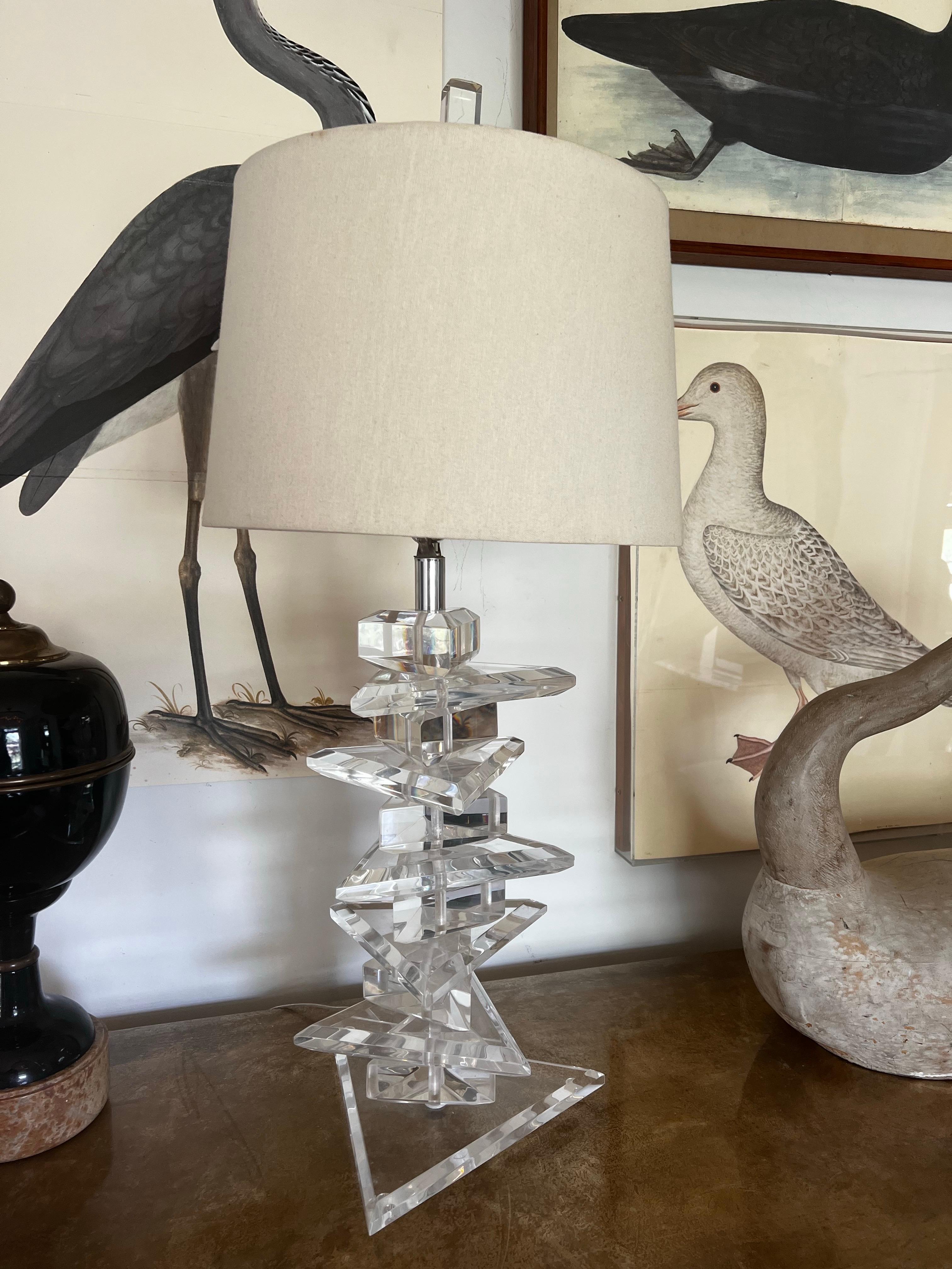 Mid-Century Modern George Bullio Stacked Triangle Lucite Table Lamp - Karl Springer Style For Sale