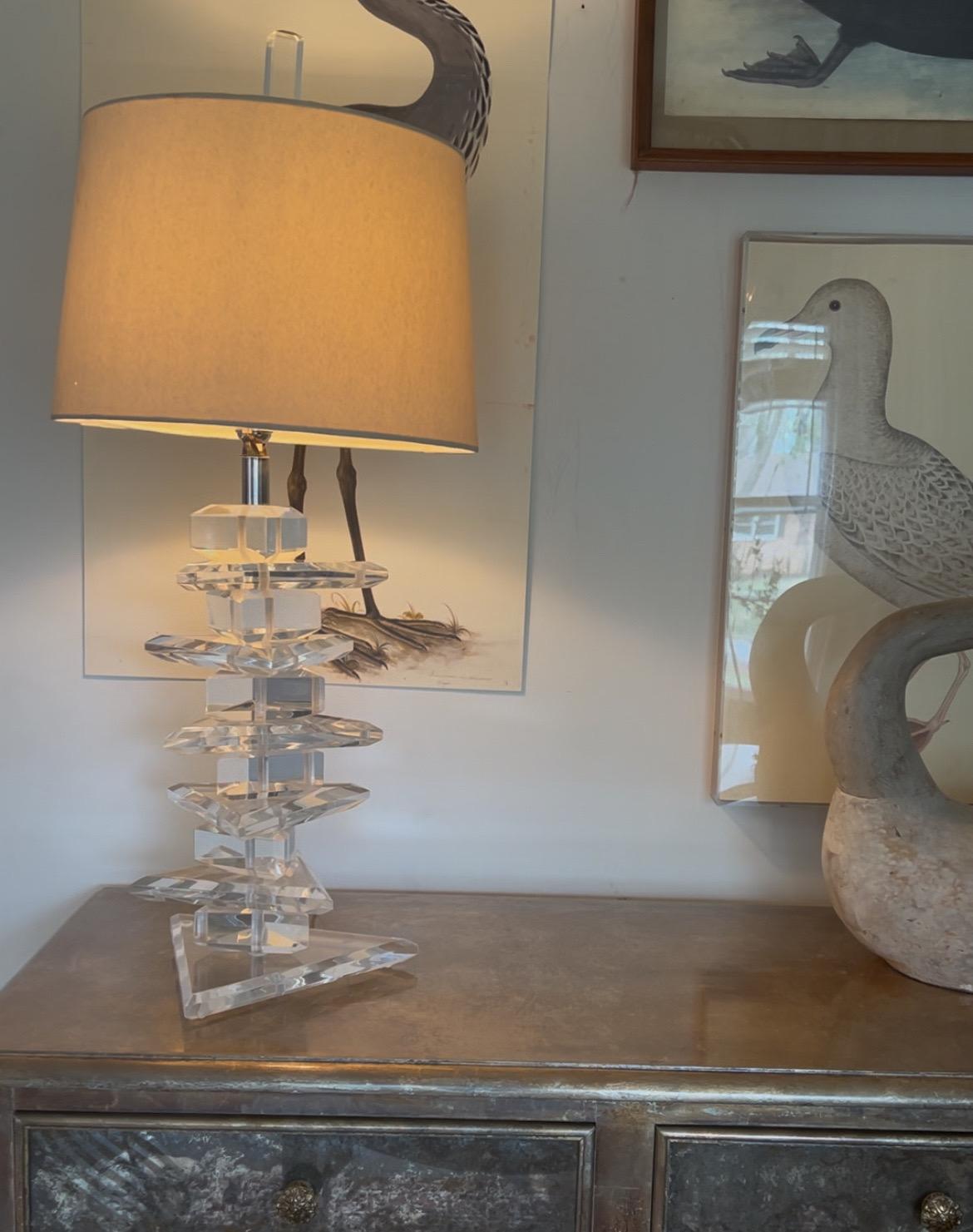 American George Bullio Stacked Triangle Lucite Table Lamp - Karl Springer Style For Sale