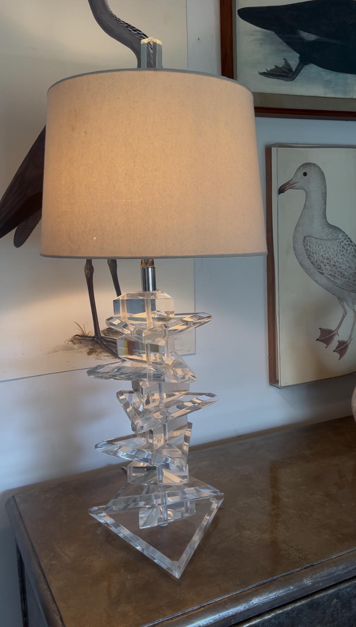 20th Century George Bullio Stacked Triangle Lucite Table Lamp - Karl Springer Style For Sale