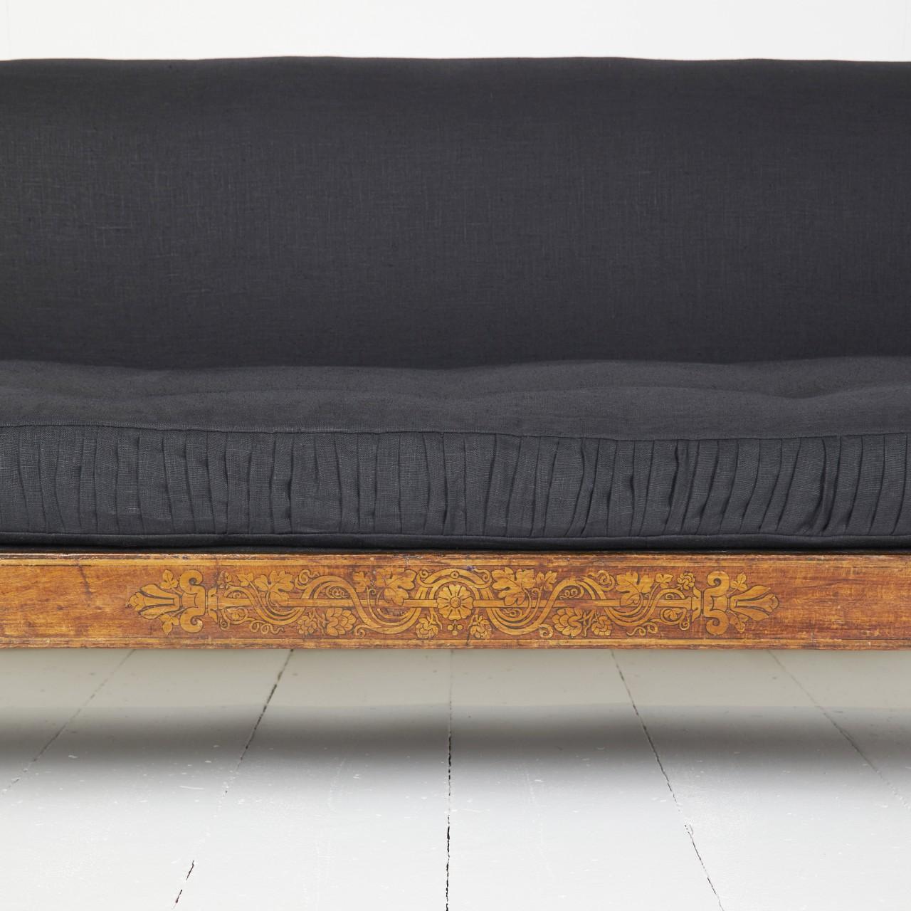 Canapé régence peint George Bullock en vente 6