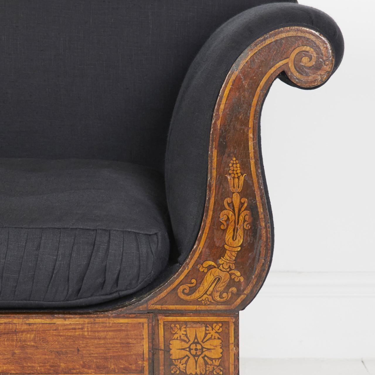 Canapé régence peint George Bullock Bon état - En vente à Stroud, GB