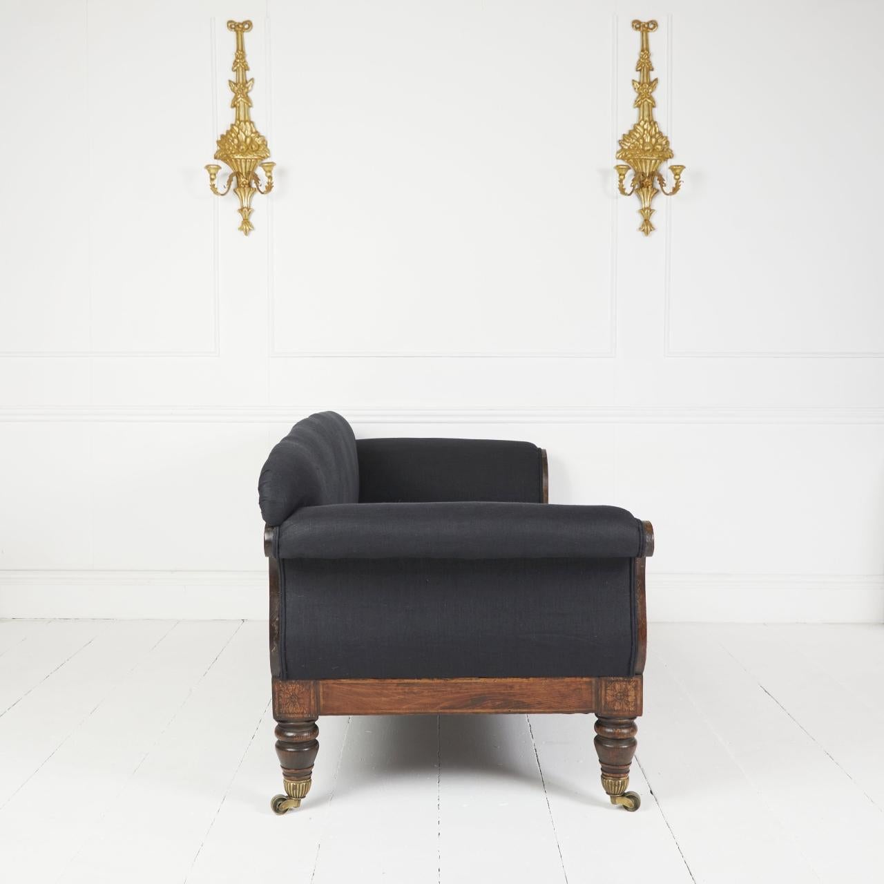 Hêtre Canapé régence peint George Bullock en vente