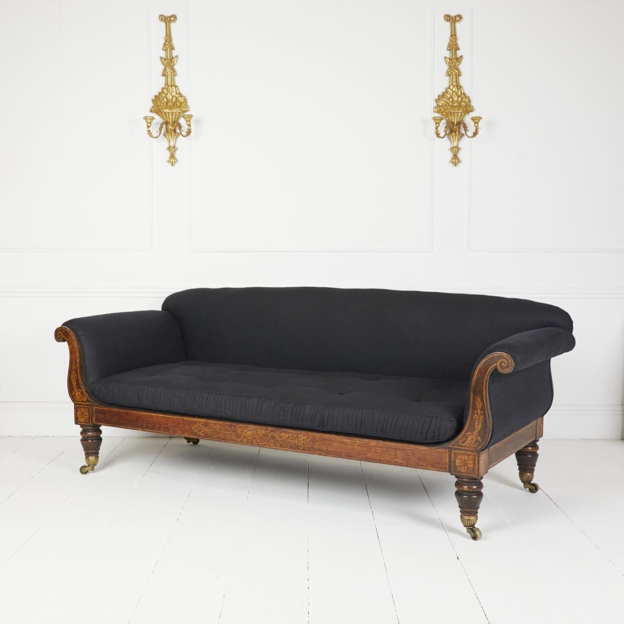 Canapé régence peint George Bullock en vente 1