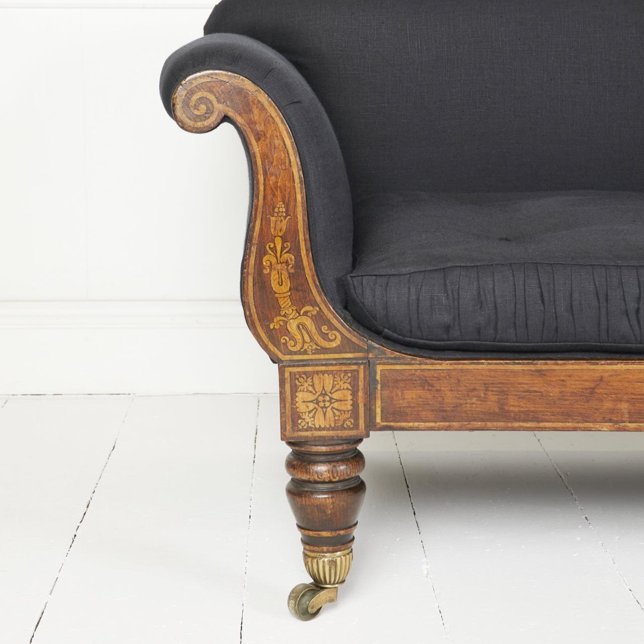 Canapé régence peint George Bullock en vente 2