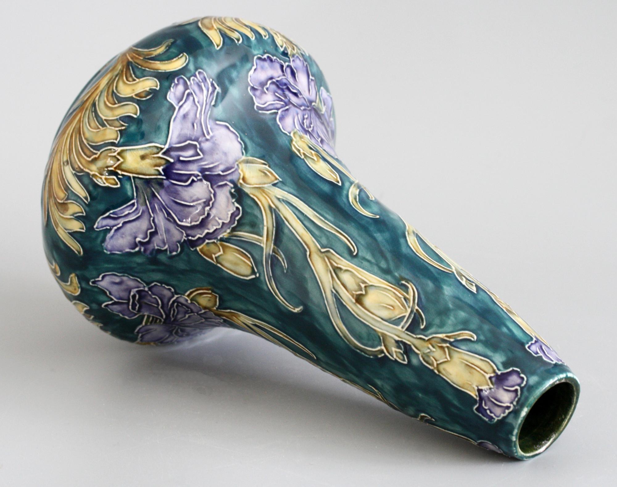 George Cartlidge Hancock Morris Ware, handbemalte Art-déco-Vase mit Schnitzereien (Handbemalt) im Angebot