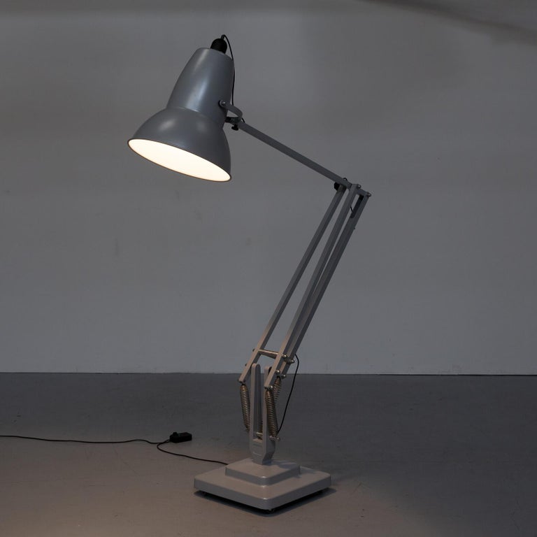 When automotive engineer, George Carwardine chanced upon a formula for a new kind of spring, he had created the blueprint for a groundbreaking articulated task lamp that could combine ultimate flexibility with perfect stability. Two years later the