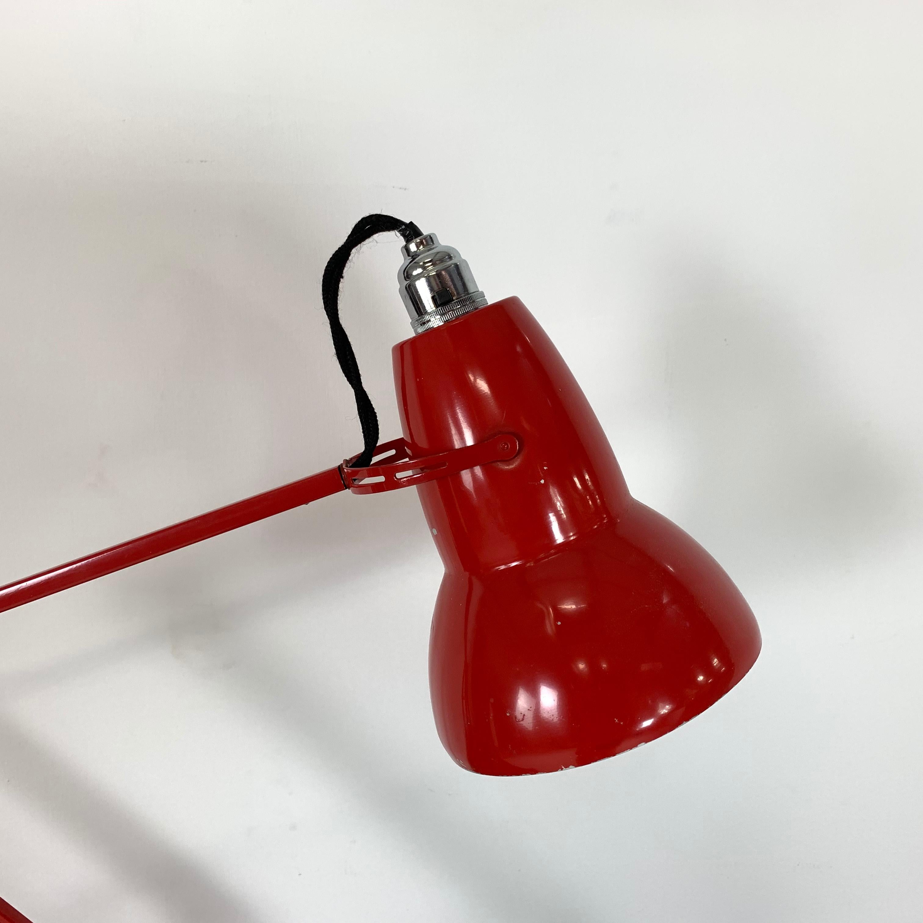 Designed by George Carwardine for Herbert Terry & Sons and made in Redditch, England, this is a lovely example of an original 1930s designed anglepoise lamp.

This is the 1960s model with tulip shade, two stepped base and adjustable springs.