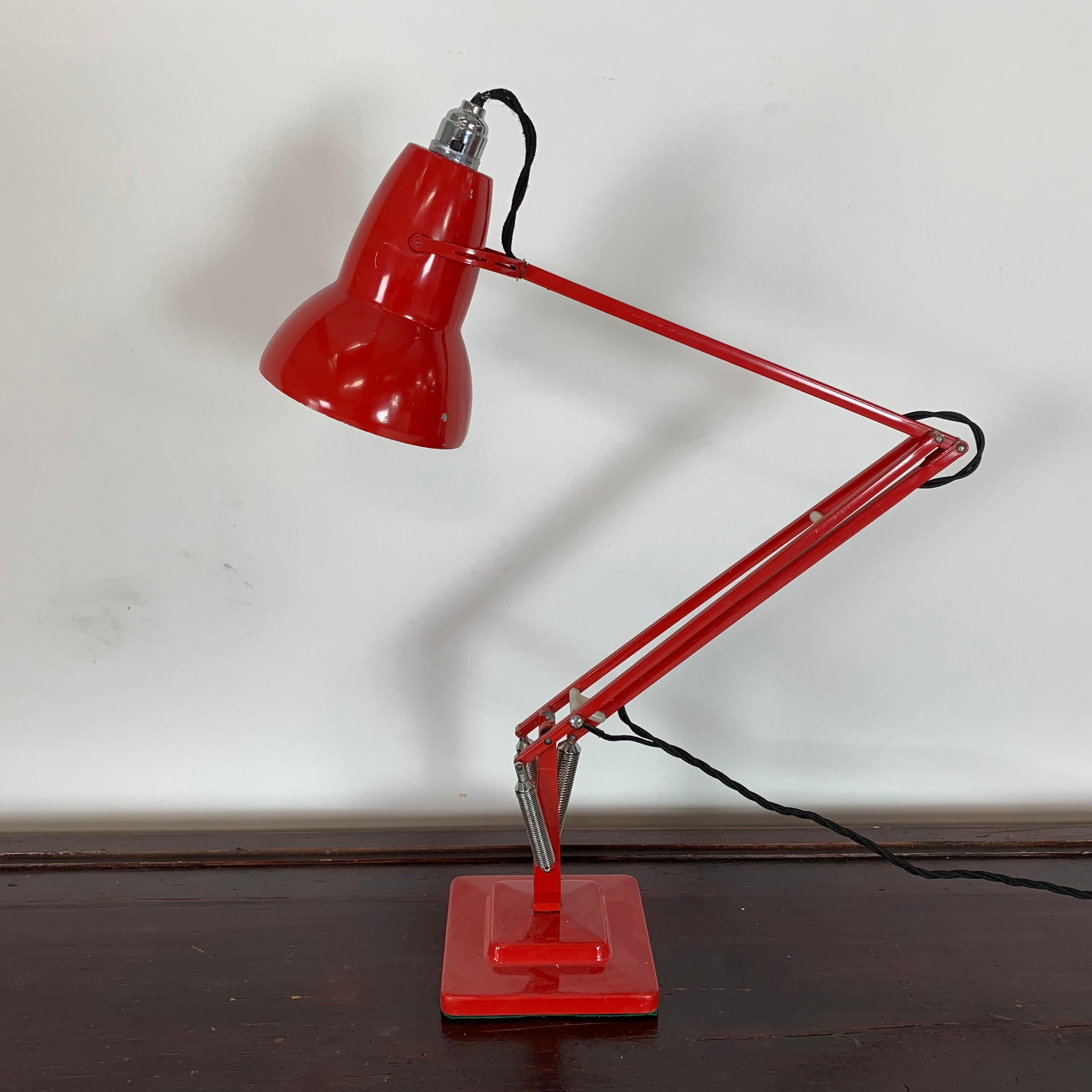 George Carwardine for Herbert Terry Anglepoise Lamp in Red In Good Condition For Sale In Lewes, East Sussex