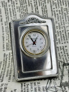 George & Christopher Kitney of London c1993 Silberne Tisch-Reiseuhr