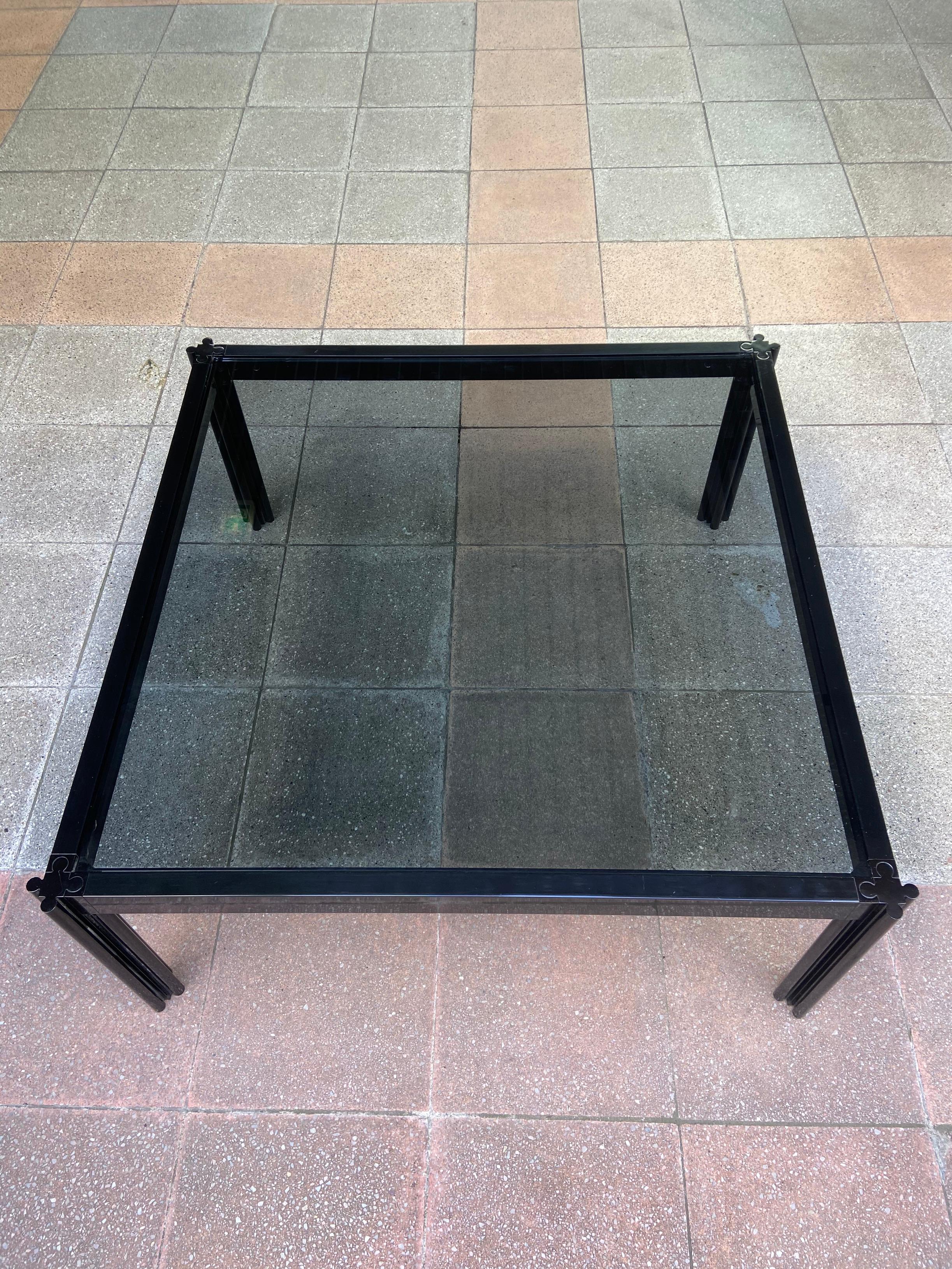 George Ciancimino - Glass table - 1978
Glass & metal
Measures: L 89 x P 89 x H 38 cm. 
 