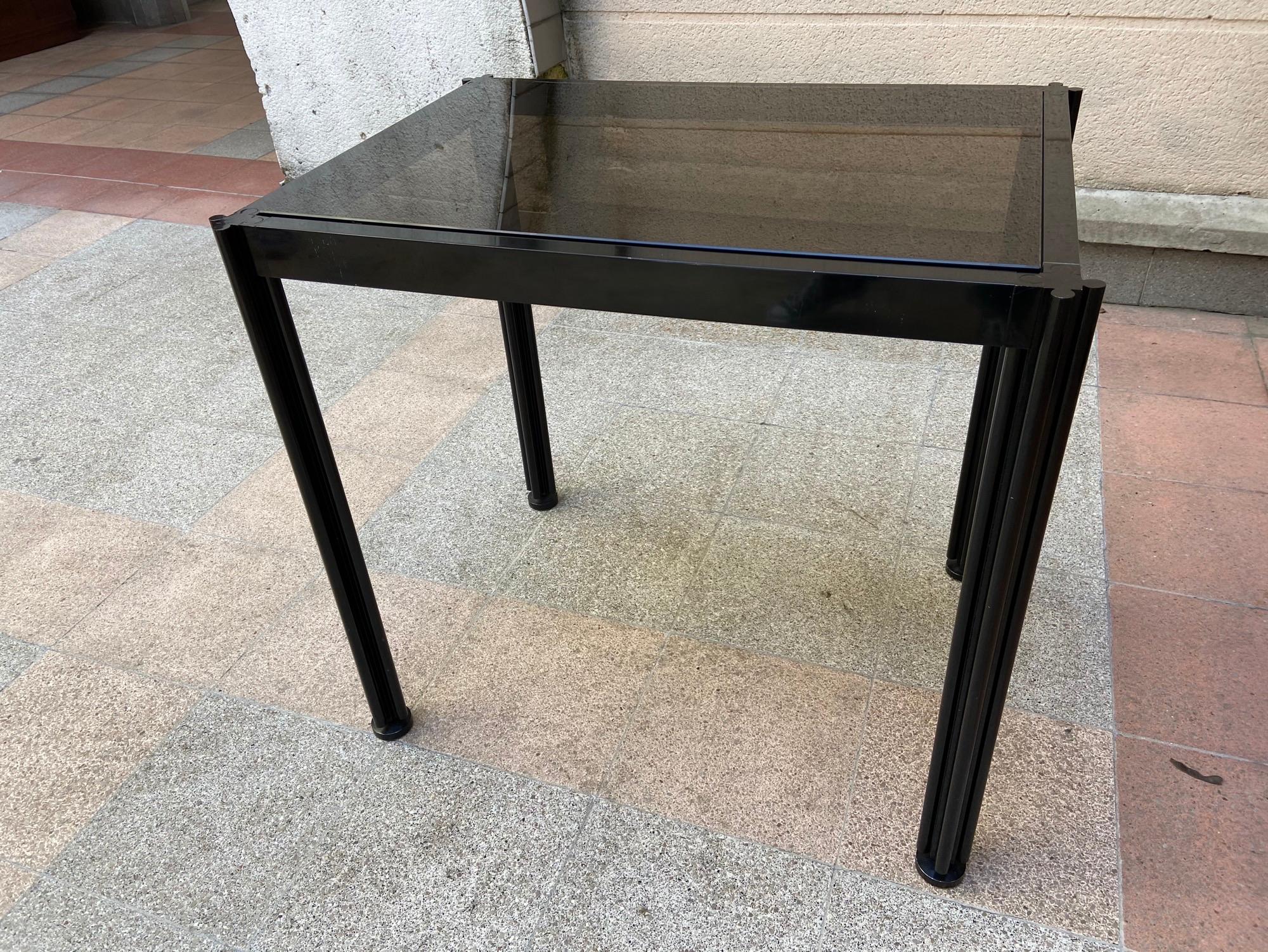 George Ciancimino - Table d'appoint - 1978
Verre fumé et métal
Dimensions : L 78,5x P 58,5 x H 73 cm.
  