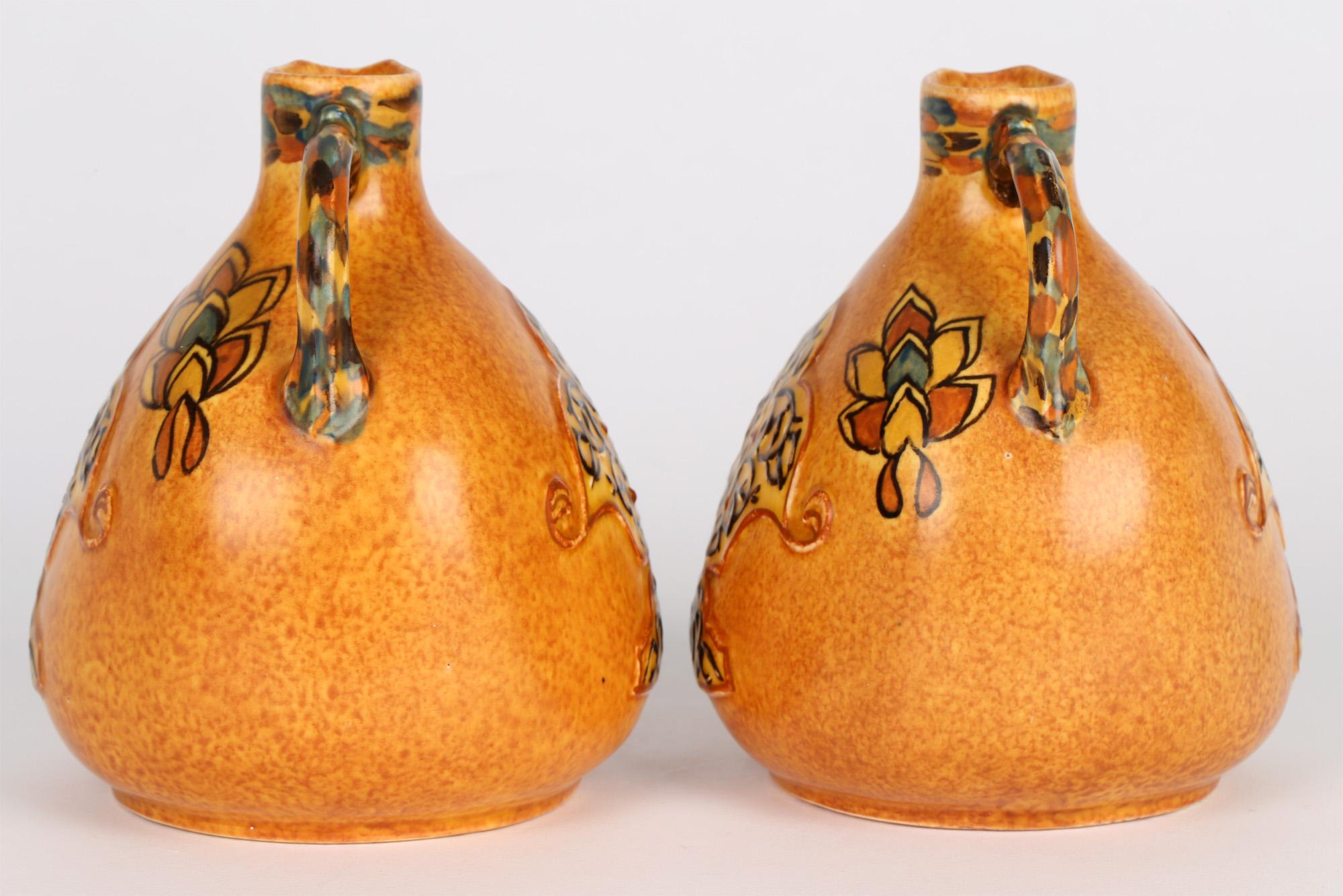 Paar Chameleon Ware Art Deco Persische Keramikkrüge von George Clews Tunstall, Tunstall (Handbemalt) im Angebot