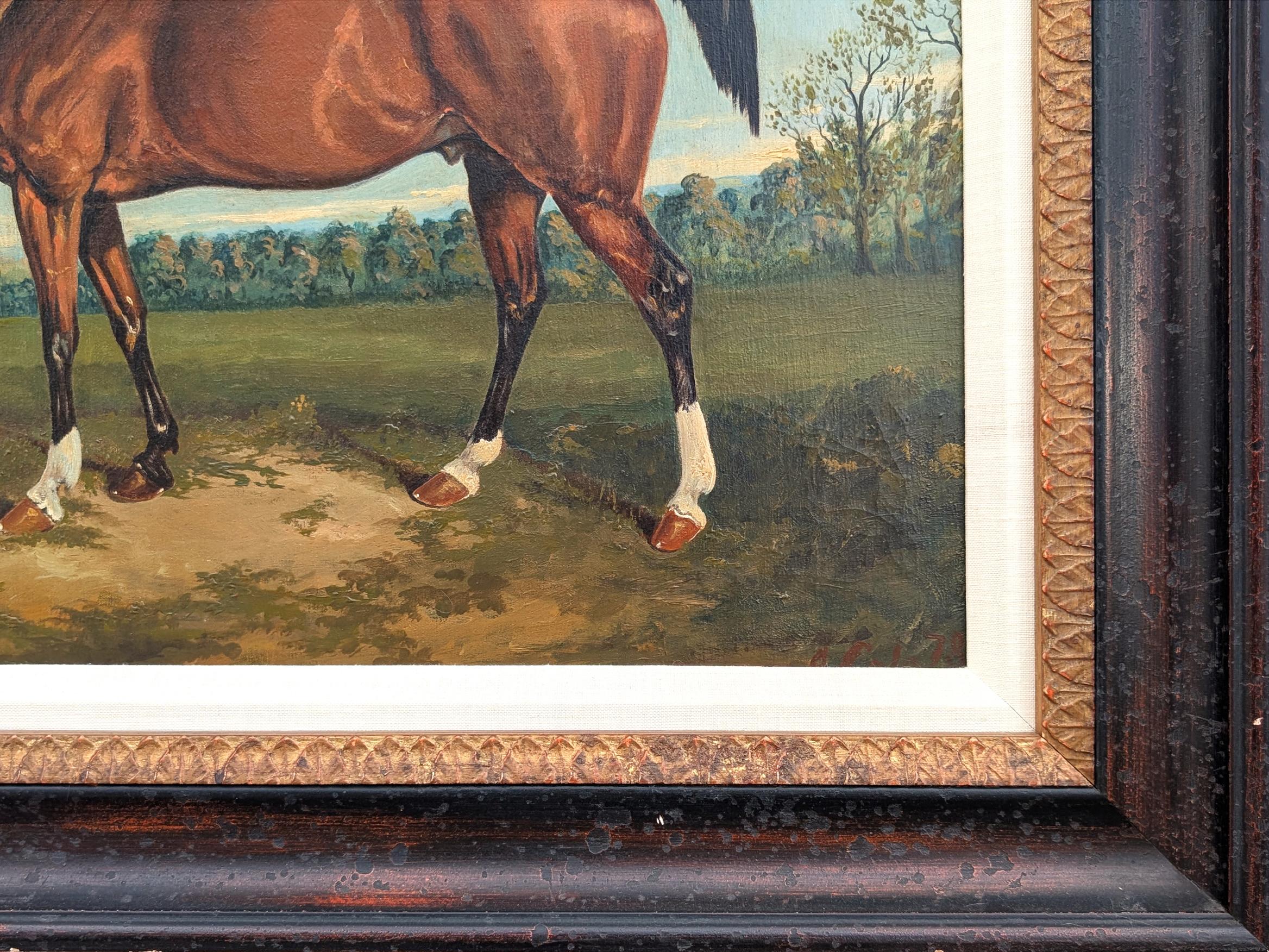 Frühes naturalistisches Landschaftsgemälde eines Pferdes, das dem englischen Künstler George Cole zugeschrieben wird. Das Werk zeigt ein Pferd auf einer grünen Wiese, während in der Ferne ein Polospiel stattfindet. Derzeit in einem dunkelbraunen und