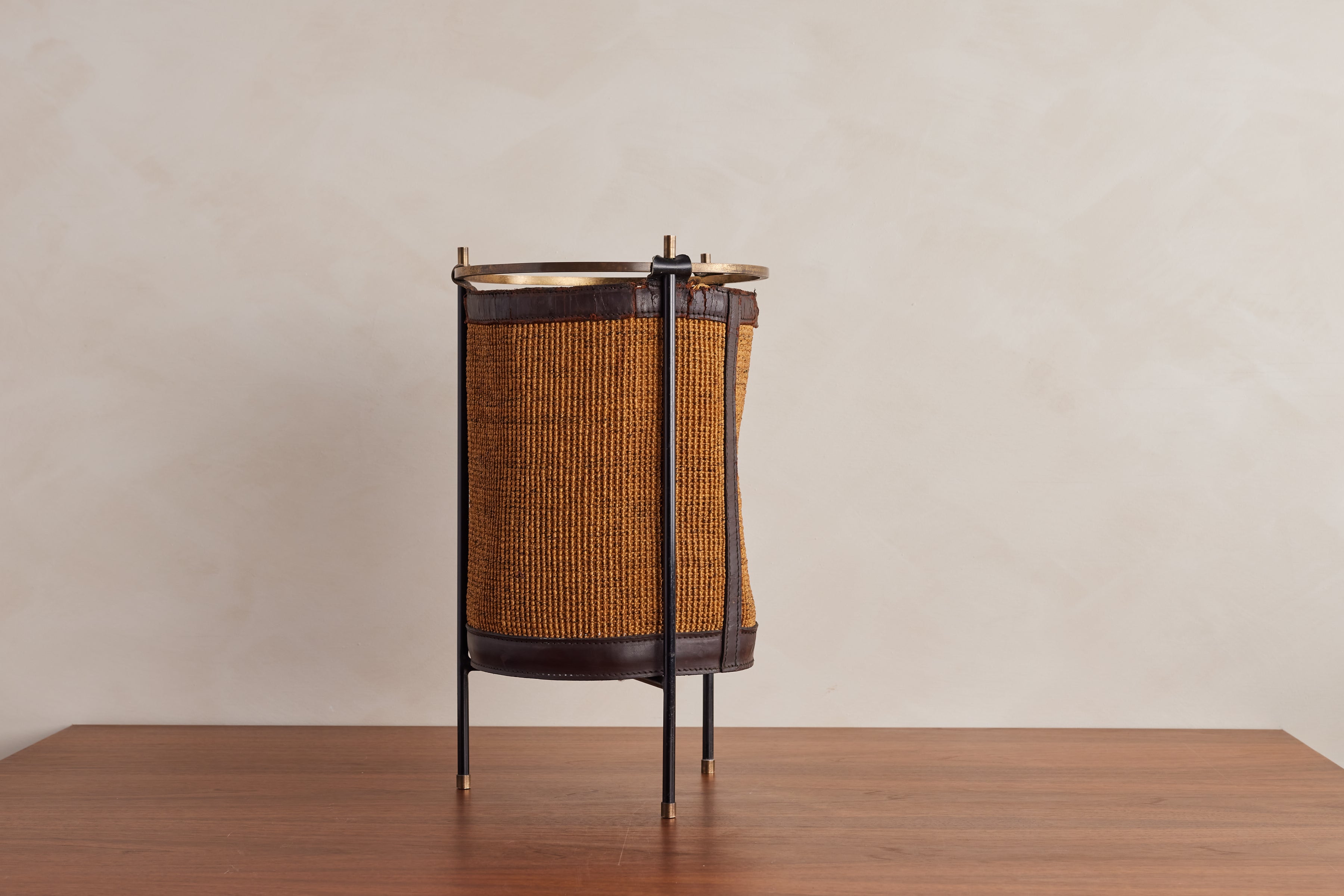 George Coslin catchall basket produced by Faram, Italy, 1950's 

Woven with leather and brass detail 

Fantastic wastebasket or catchall 

Beautiful Patina throughout. 

Italy, 1950s