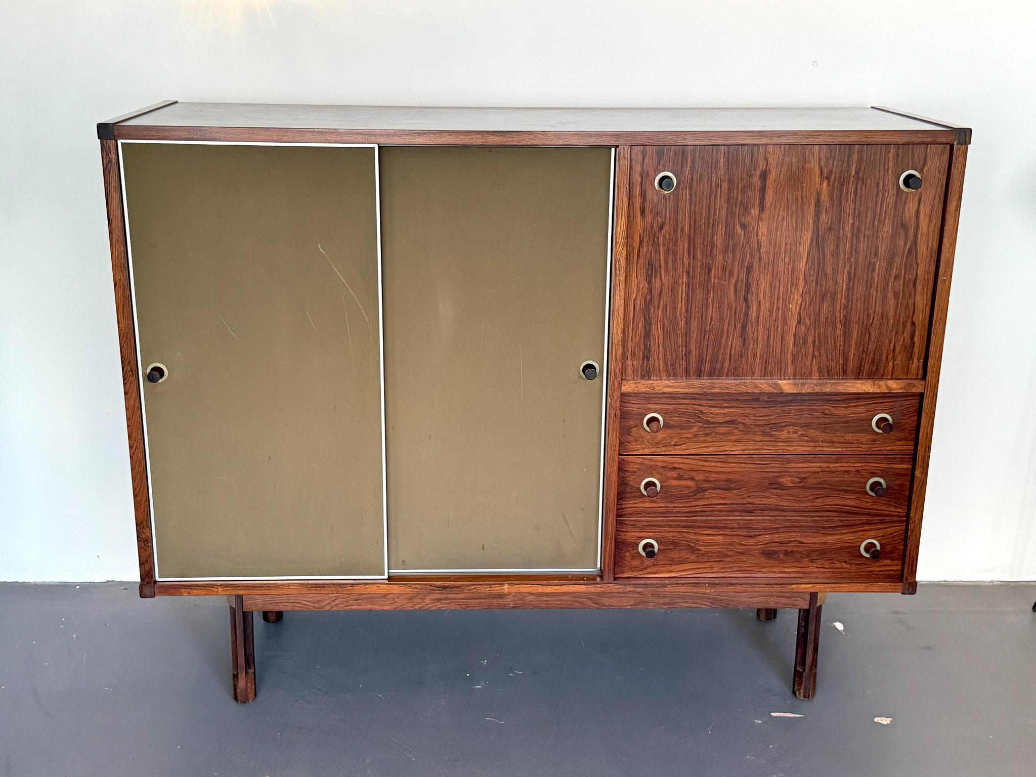 Mid-Century Modern George Coslin, buffet italien en bois des années 50. en vente