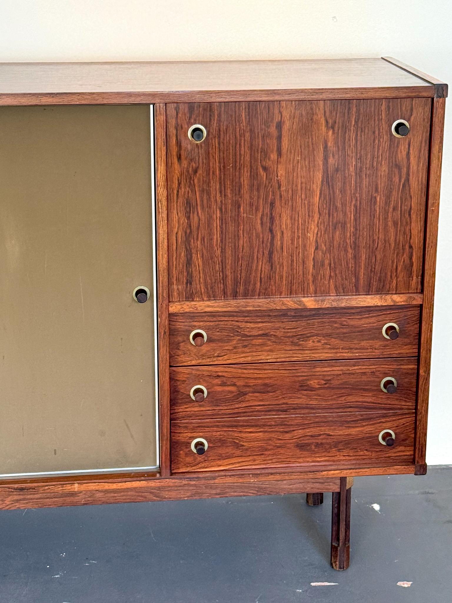 20ième siècle George Coslin, buffet italien en bois des années 50. en vente