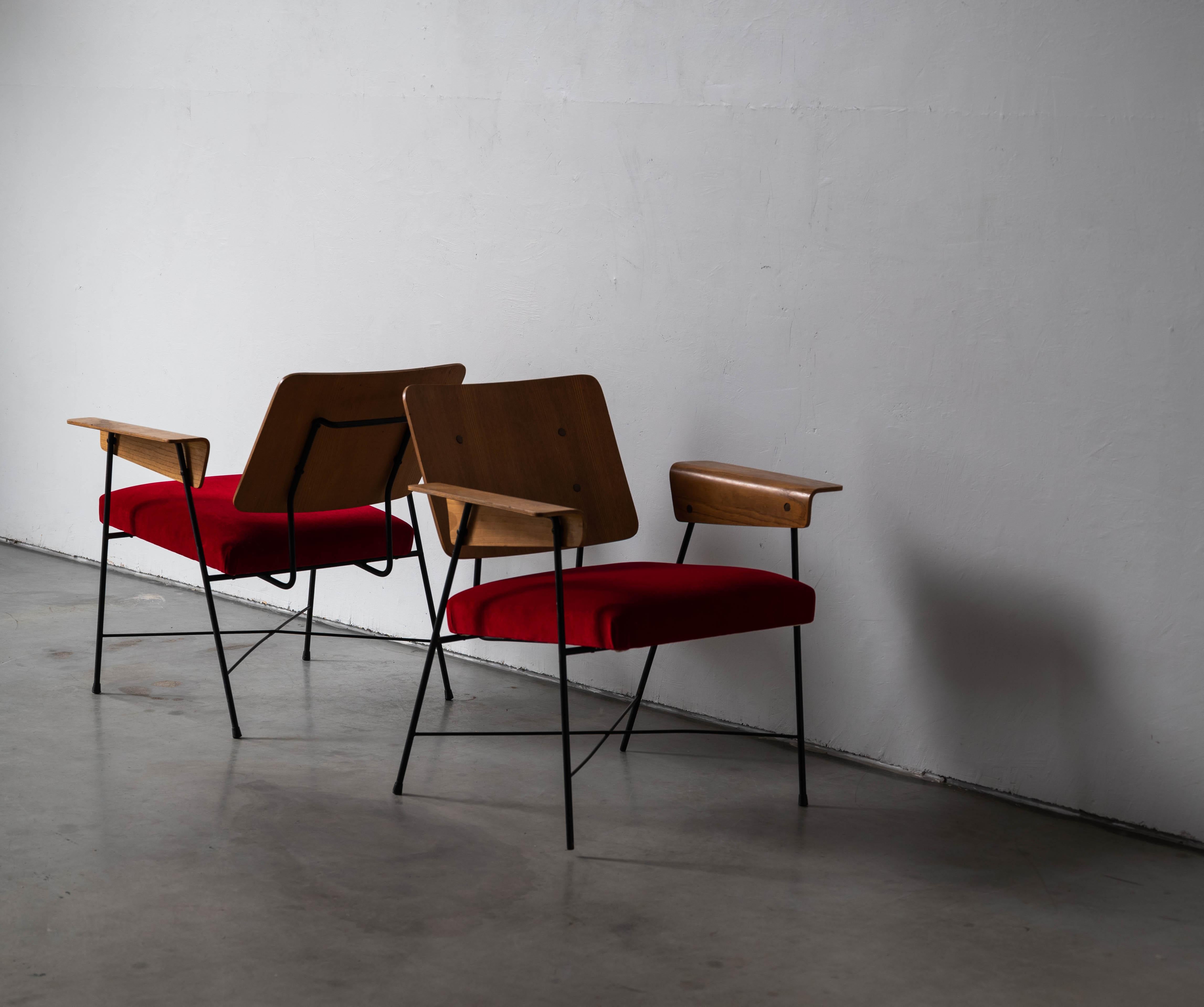 George Coslin, Lounge Chairs, Metal, Red Fabric, Plywood, Italy, 1960s For Sale 1