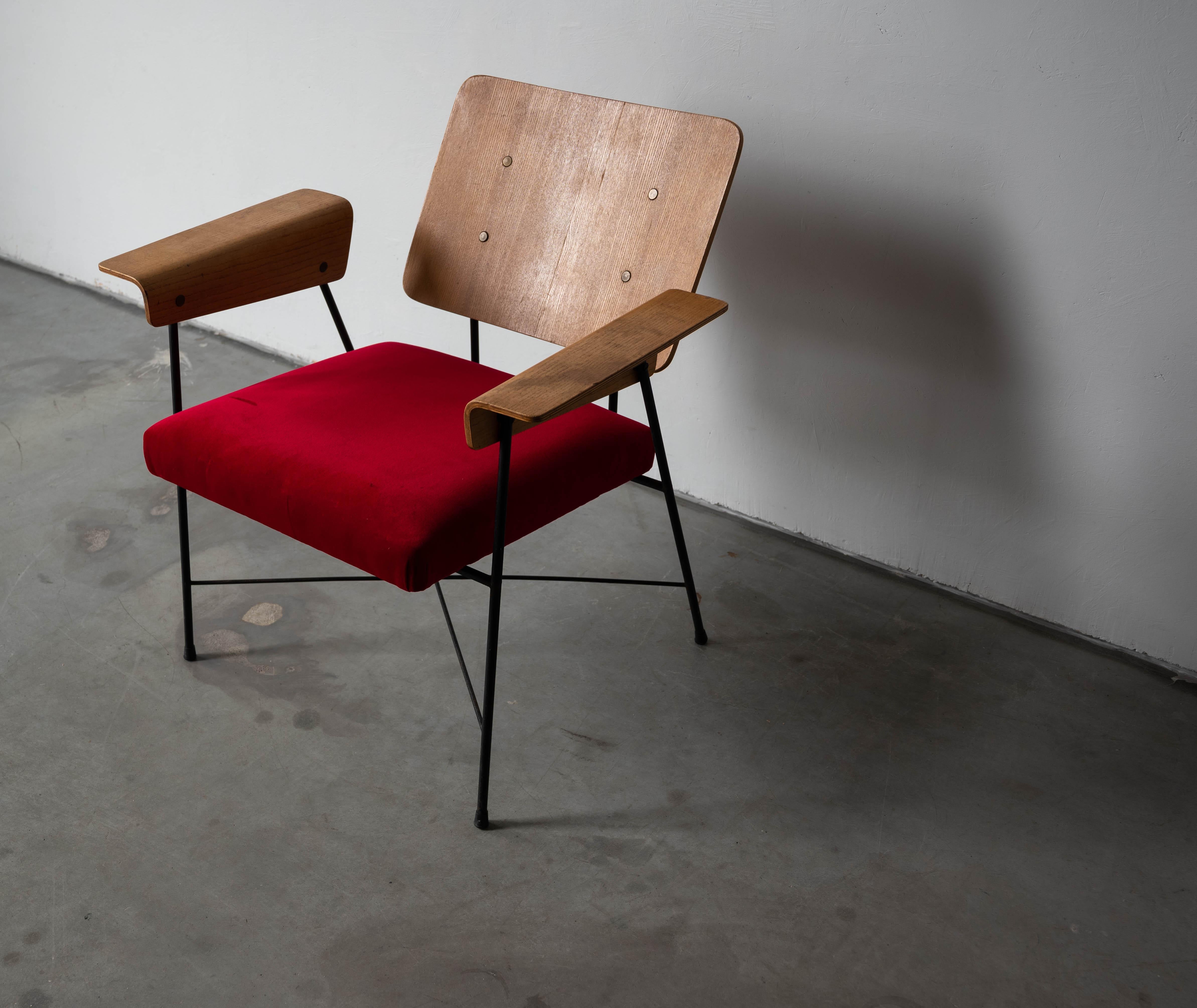 George Coslin, Lounge Chairs, Metal, Red Fabric, Plywood, Italy, 1960s For Sale 2