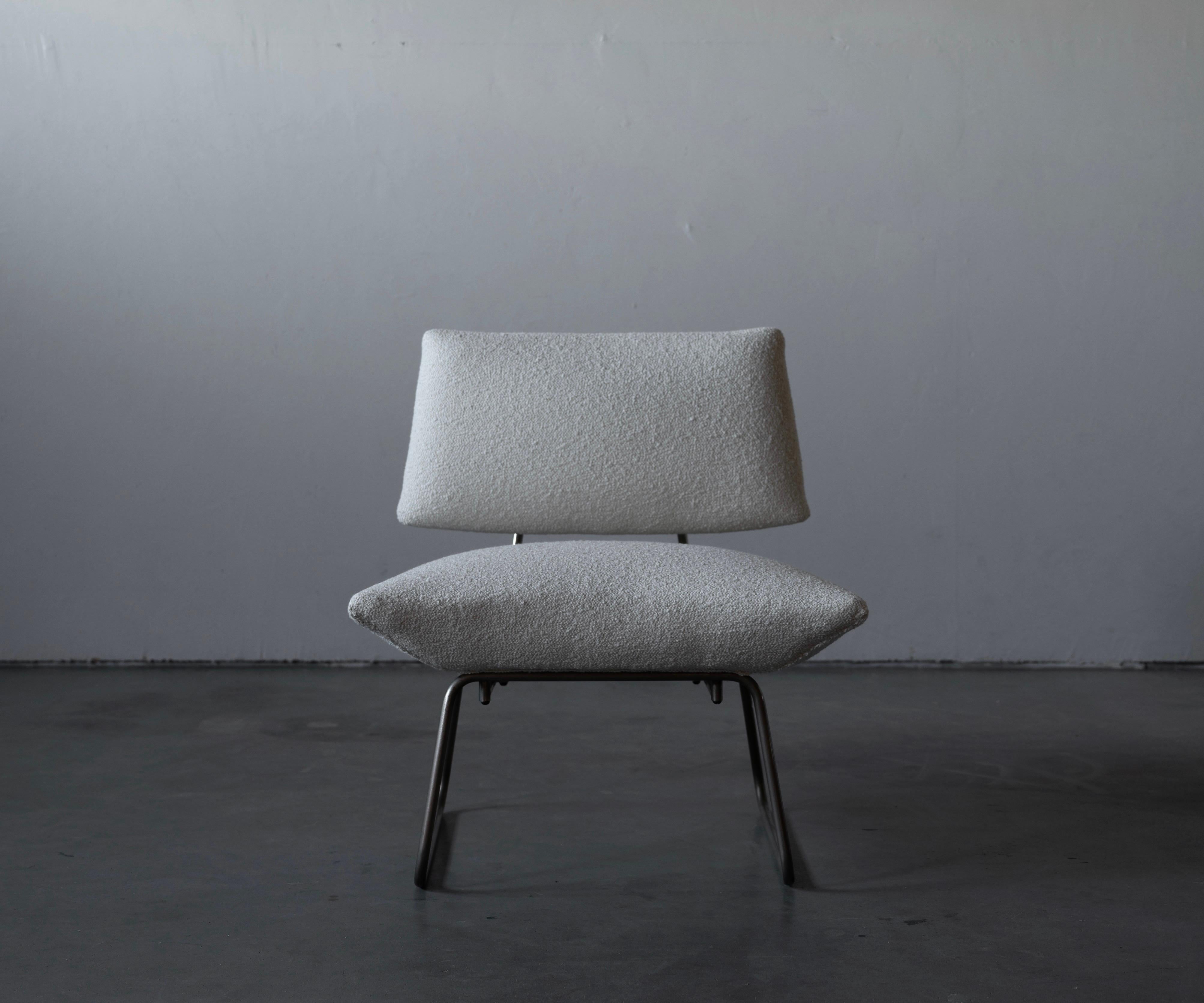 George Coslin, Minimalist Slipper Chairs, Metal, White Bouclé, Italy, 1960s In Good Condition In High Point, NC