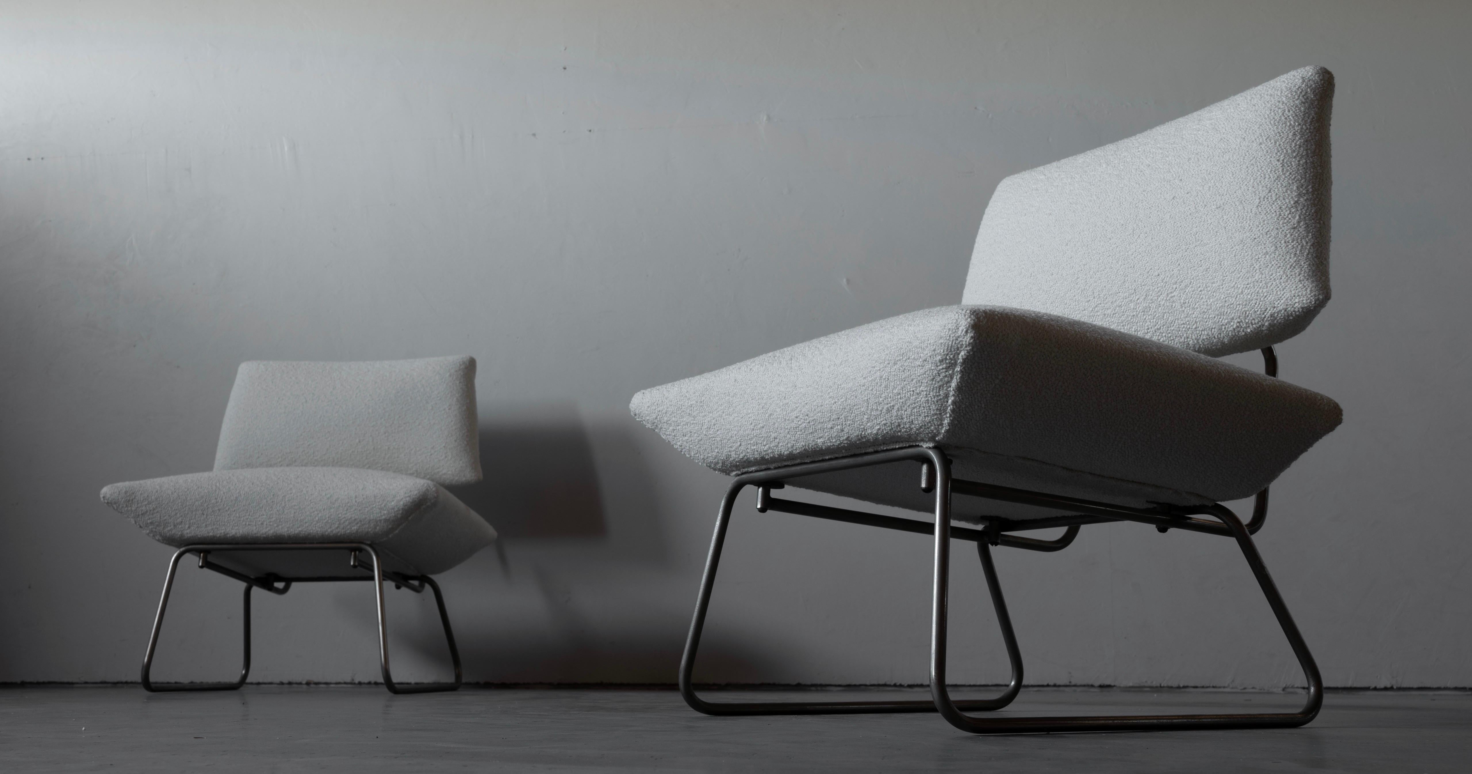 Mid-20th Century George Coslin, Minimalist Slipper Chairs, Metal, White Bouclé, Italy, 1960s