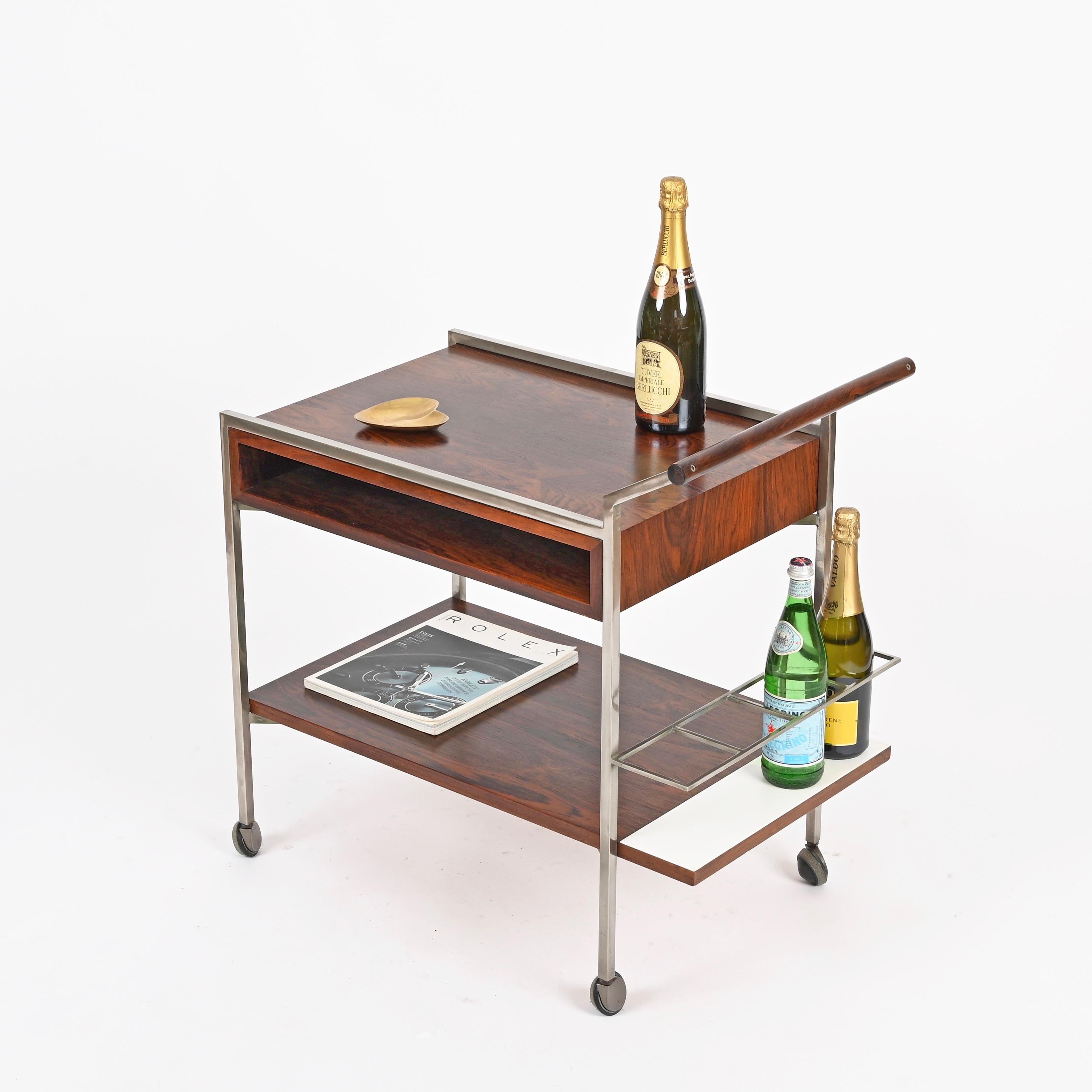Metà XX secolo Carrello da bar con cassetti in palissandro e cromo di Georges Coslin, Italia, anni '50 in vendita