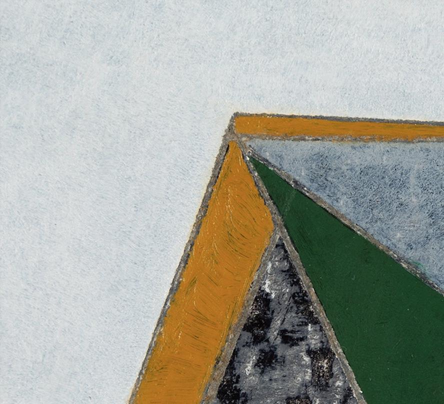 El juego - Pintura al óleo abstracta geométrica del siglo XX, gris, blanco + amarillo - Abstract Painting Gris de George Dannatt
