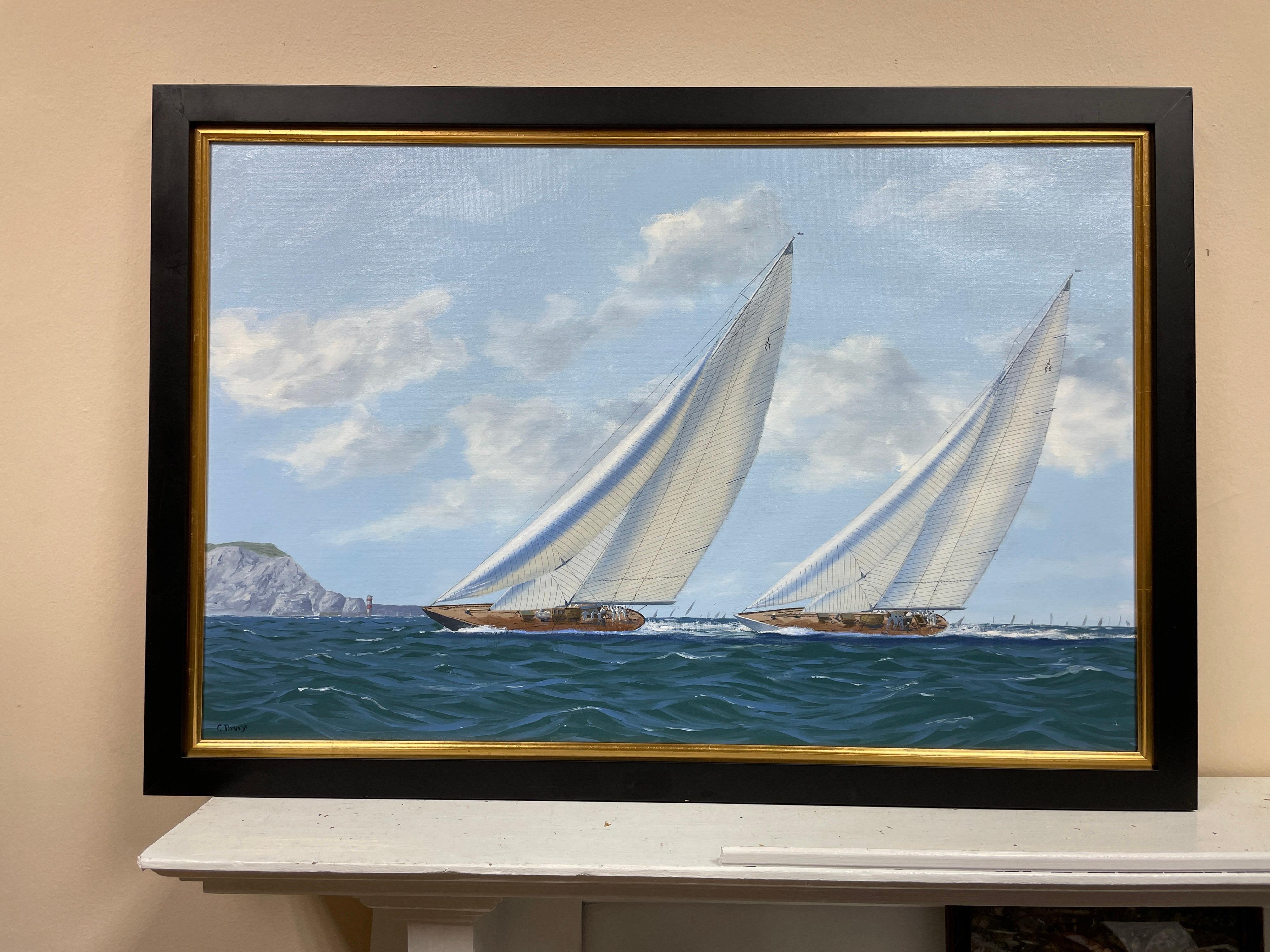 Voiliers de course classiques au large des aiguilles, belle peinture à l'huile signée de la marine britannique - Réalisme Painting par George Drury
