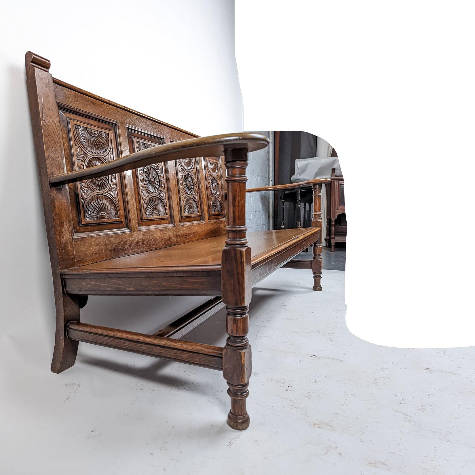 George Faulkner Armitage Geschnitzte Oak Settle mit halber Sonnenblume im Angebot 5