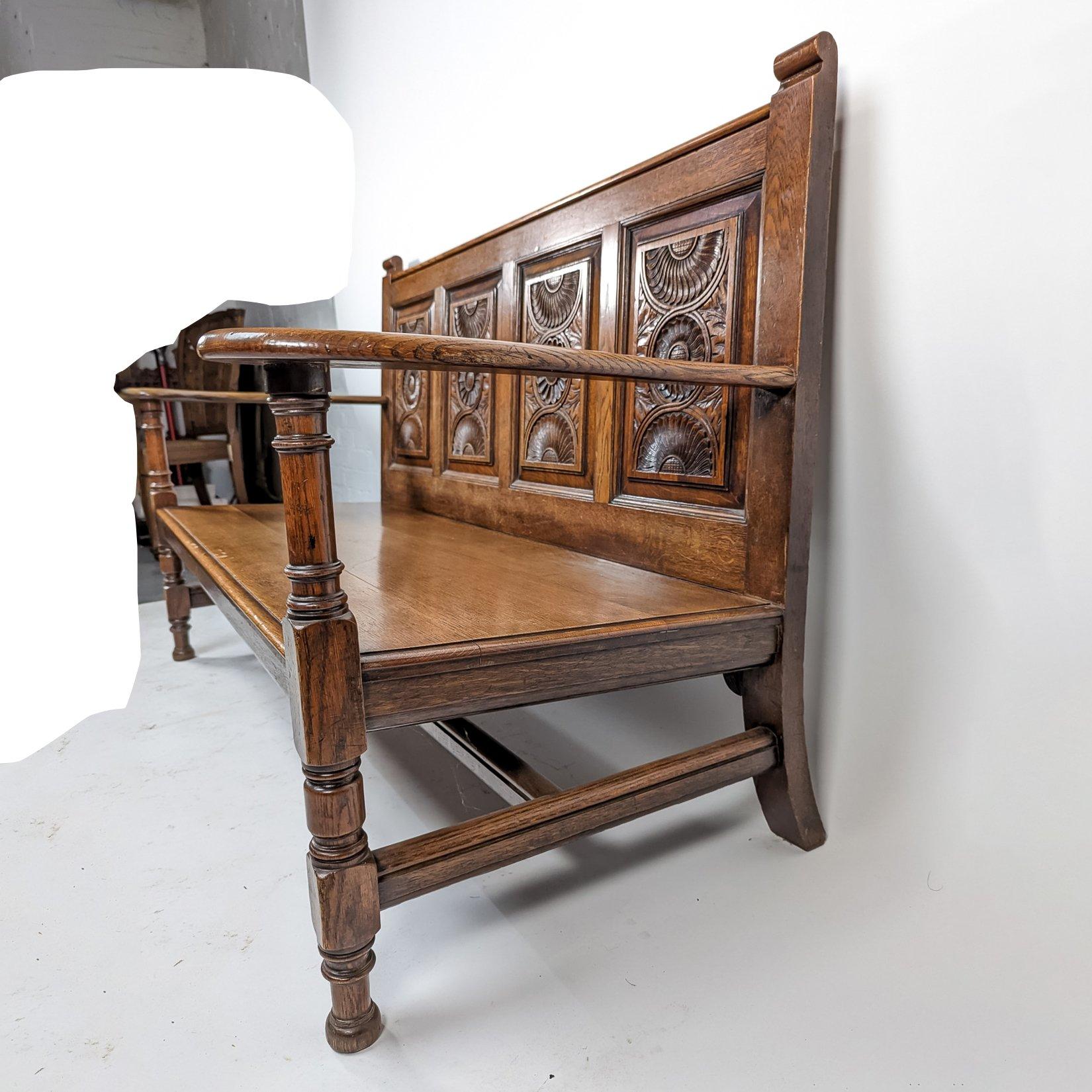 George Faulkner Armitage Geschnitzte Oak Settle mit halber Sonnenblume im Angebot 6