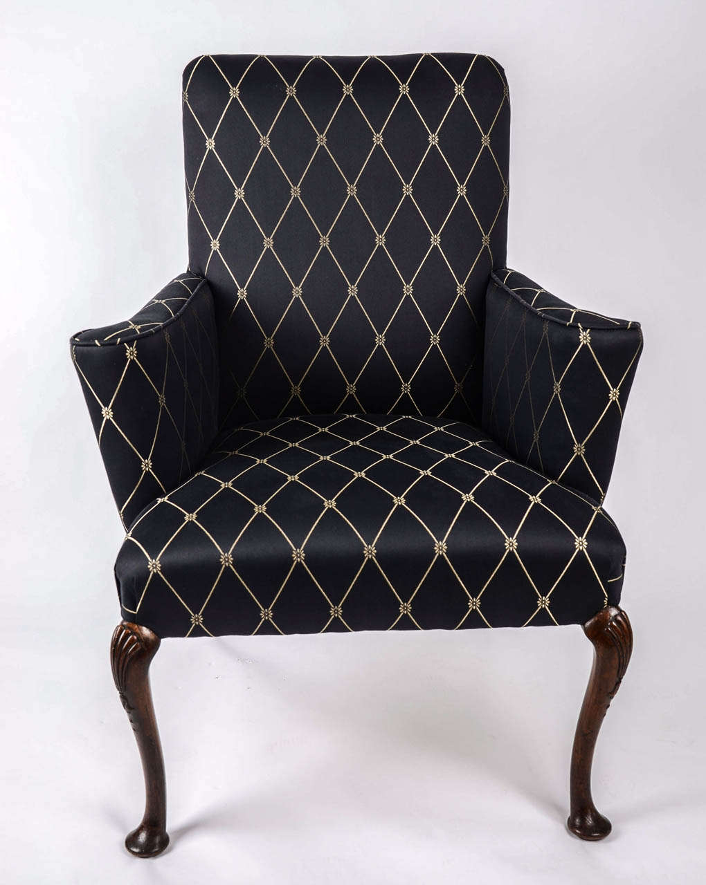 This is a very fine quality English, walnut, wing arm chair from the early years of the 18th century, George the first period, circa 1720.

Chairs from this very early Georgian period tend to have excellent shape and proportions.
This chair has