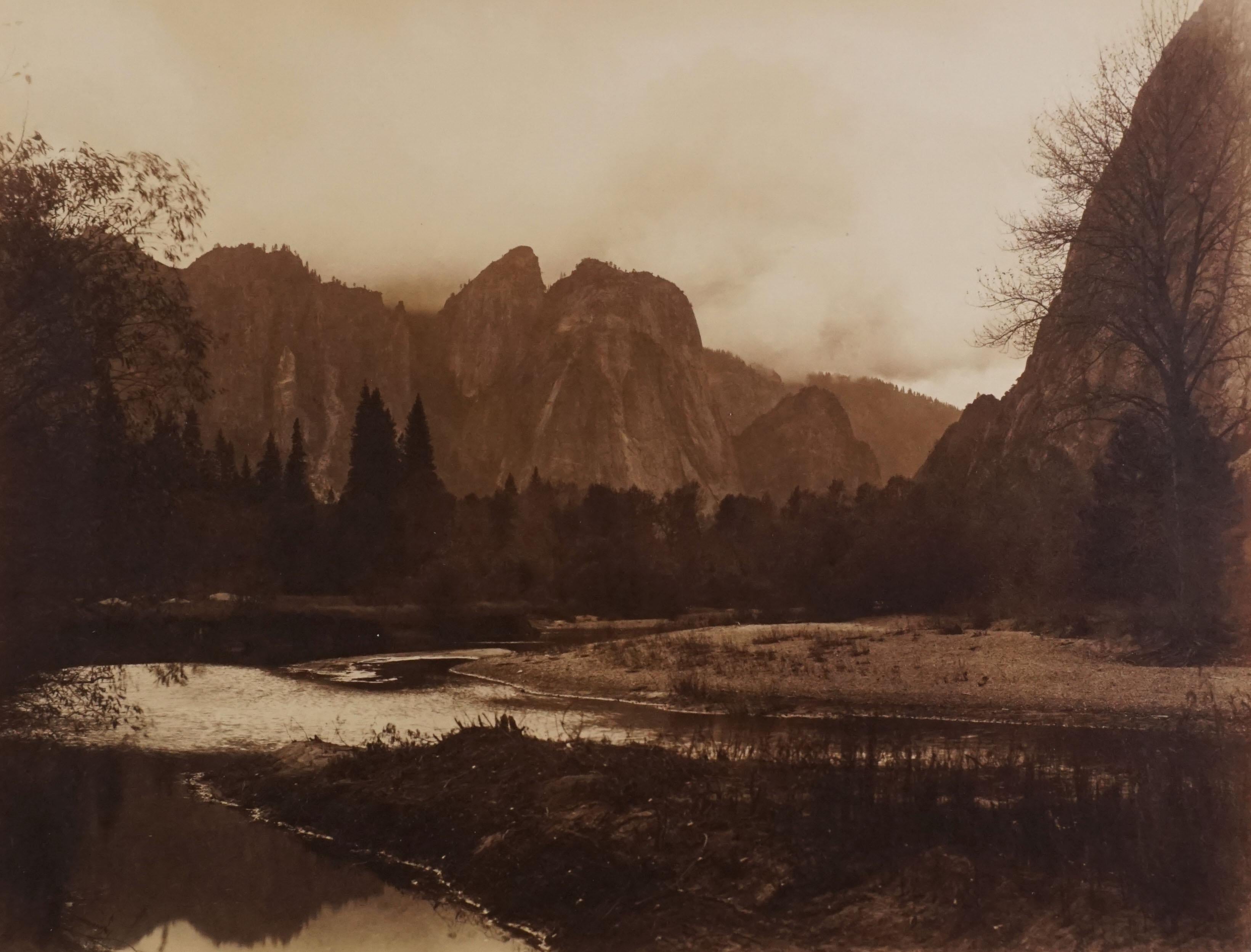 George Fiske Landscape Photograph – Sturm, der über die Kathedralenfelsen zerbrach, 1911