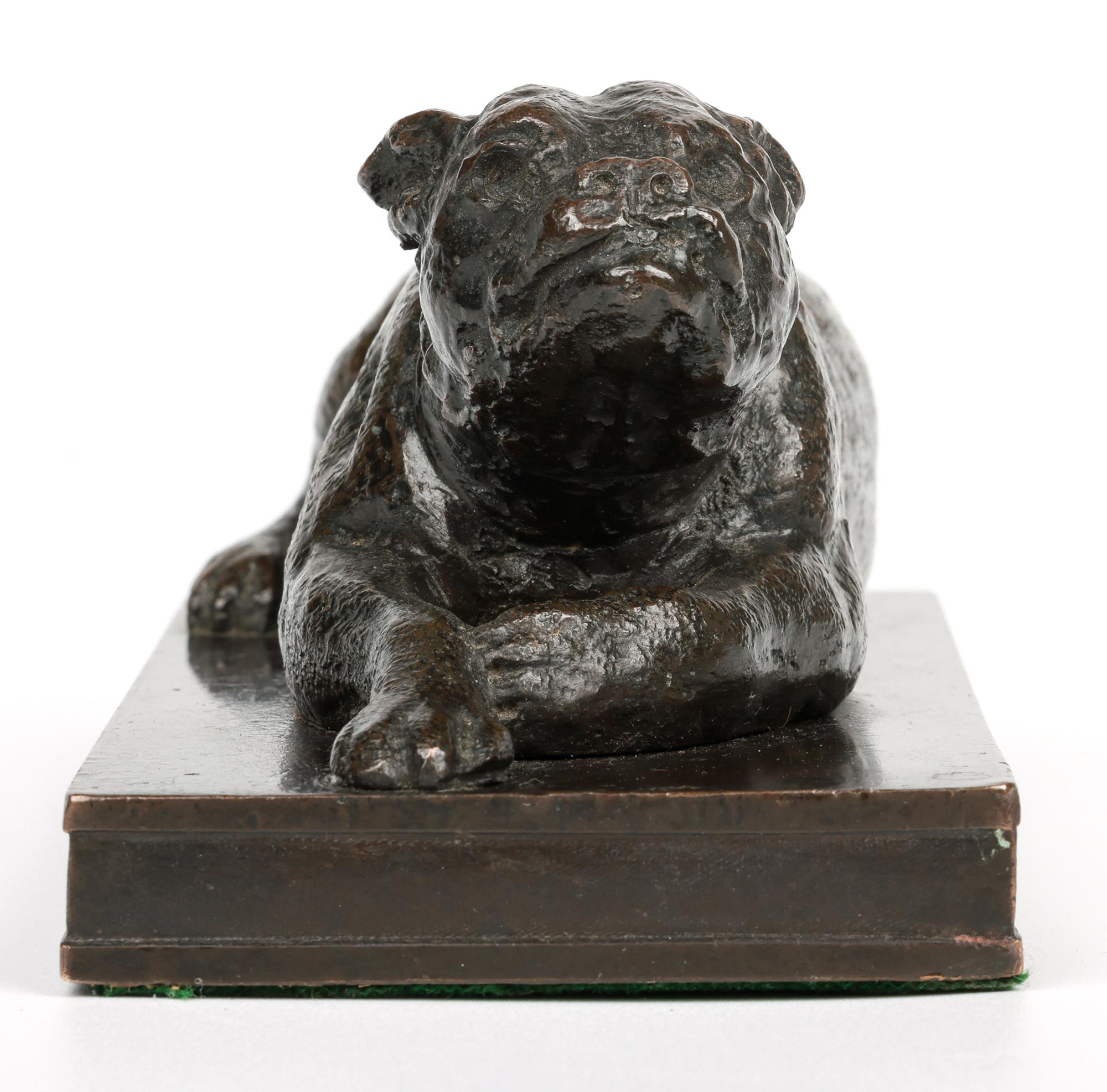 George Garrard Bronze Bulldogge liegend auf Sockel Skulptur (Handgefertigt) im Angebot