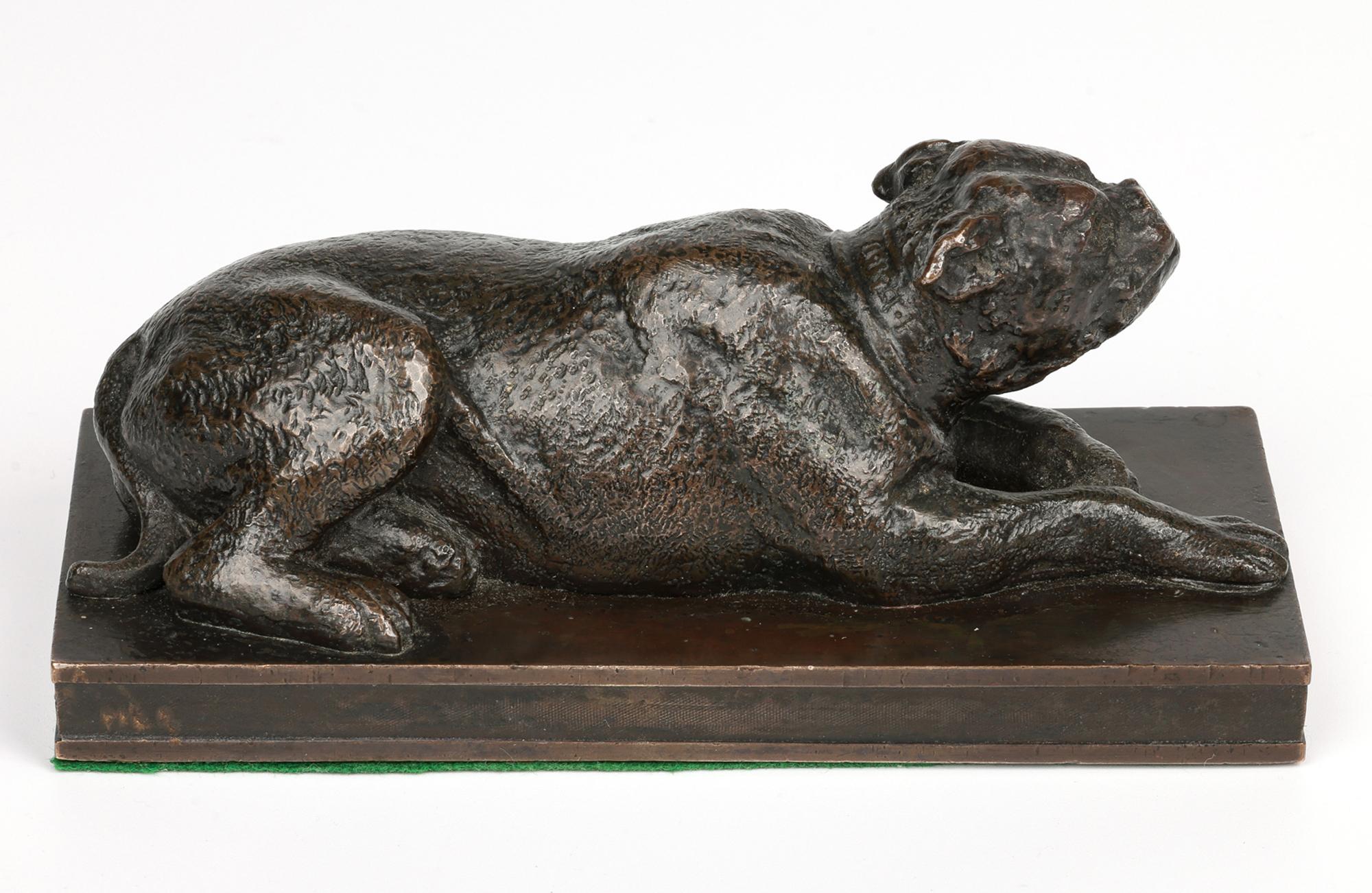 George Garrard Bronze Bulldogge liegend auf Sockel Skulptur im Zustand „Gut“ im Angebot in Bishop's Stortford, Hertfordshire