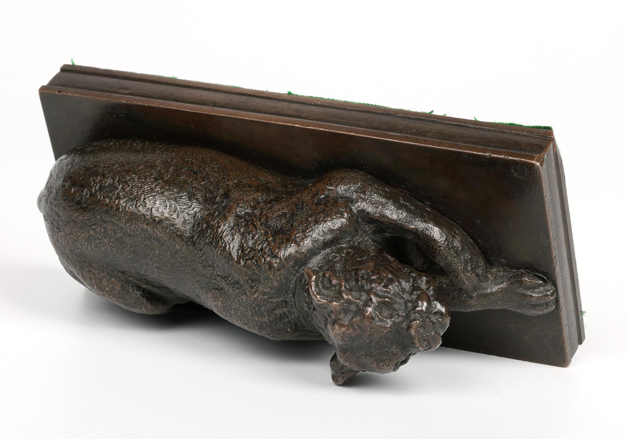 George Garrard Bronze Bulldogge liegend auf Sockel Skulptur (19. Jahrhundert) im Angebot