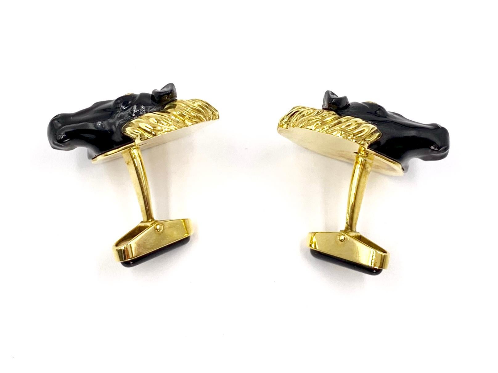 George Gero 18 Karat Carved Onyx and Diamond Horse Head Cufflinks In Good Condition For Sale In Pikesville, MD
