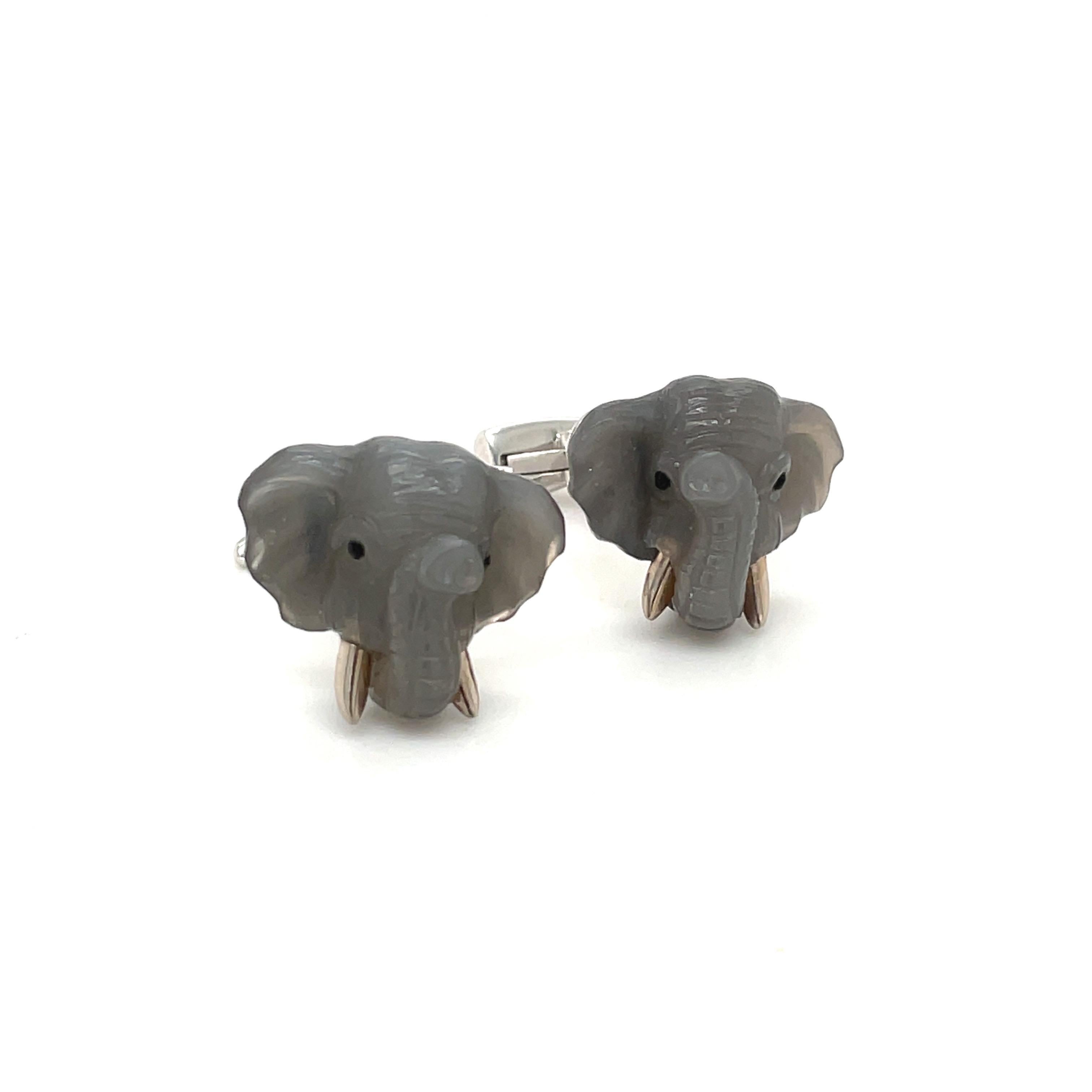 Michael Kanners Boutons de manchette tête d'éléphant en pierre de lune 18 carats et saphir bleu en vente 1