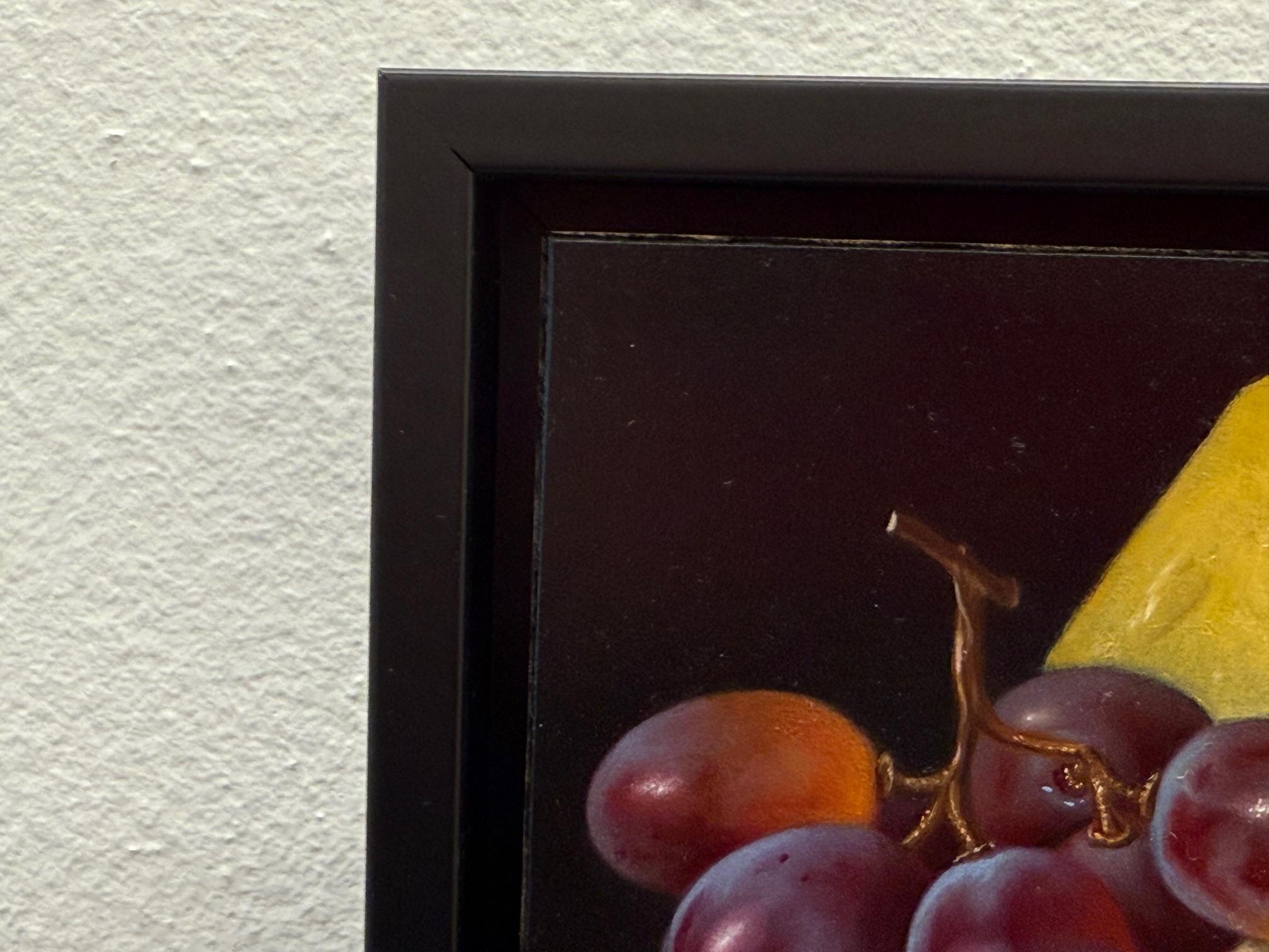 Queso y uvas - Still-Life Painting Negro de George Gonzalez