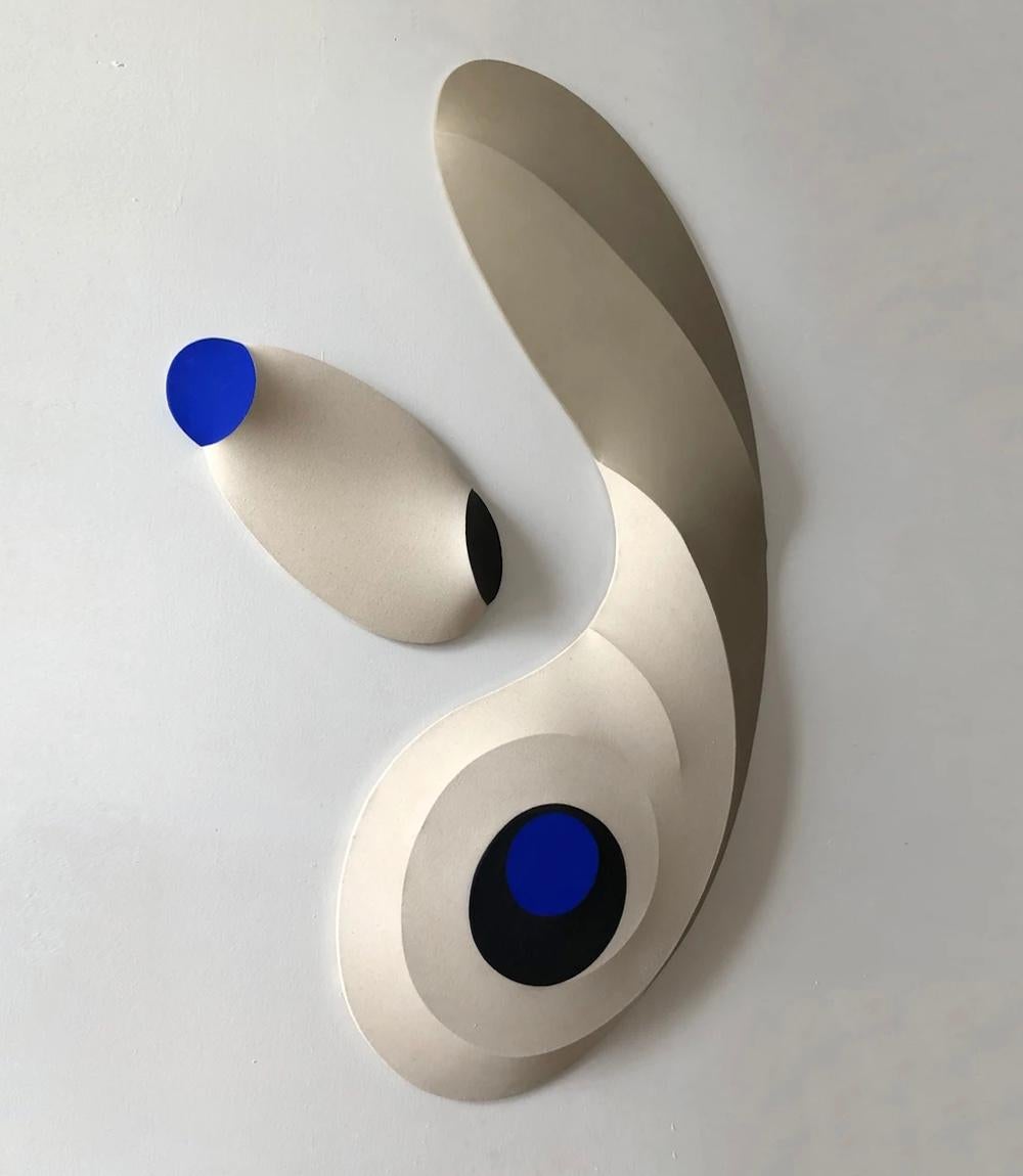 Polymorph III (2023), scultura murale astratta geometrica biomorfa di grandi dimensioni - Sculpture di George Goodridge