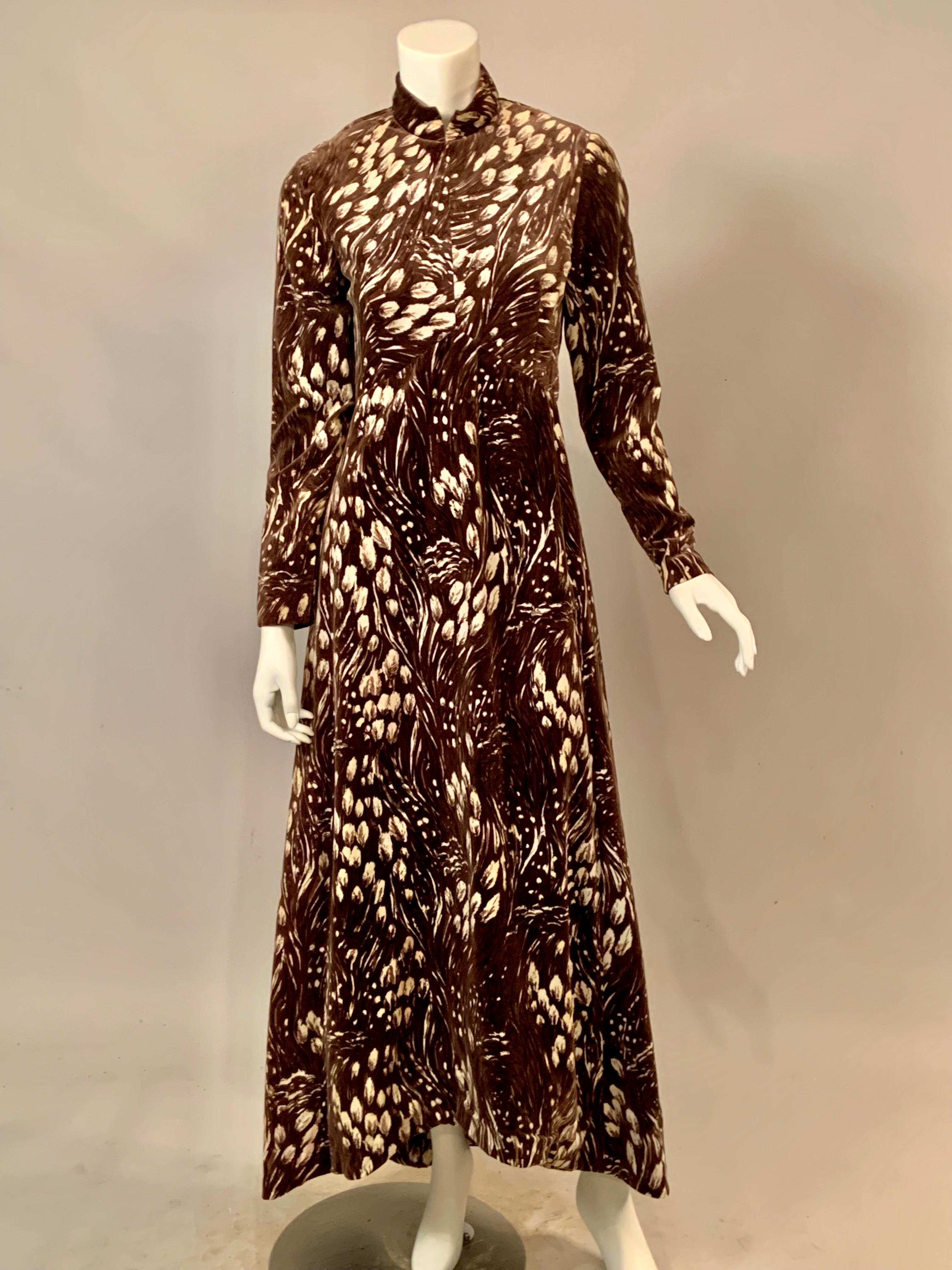 George Halley Vestido de noche de terciopelo con estampado de plumas color café y crema en Excelente estado para la venta en New Hope, PA
