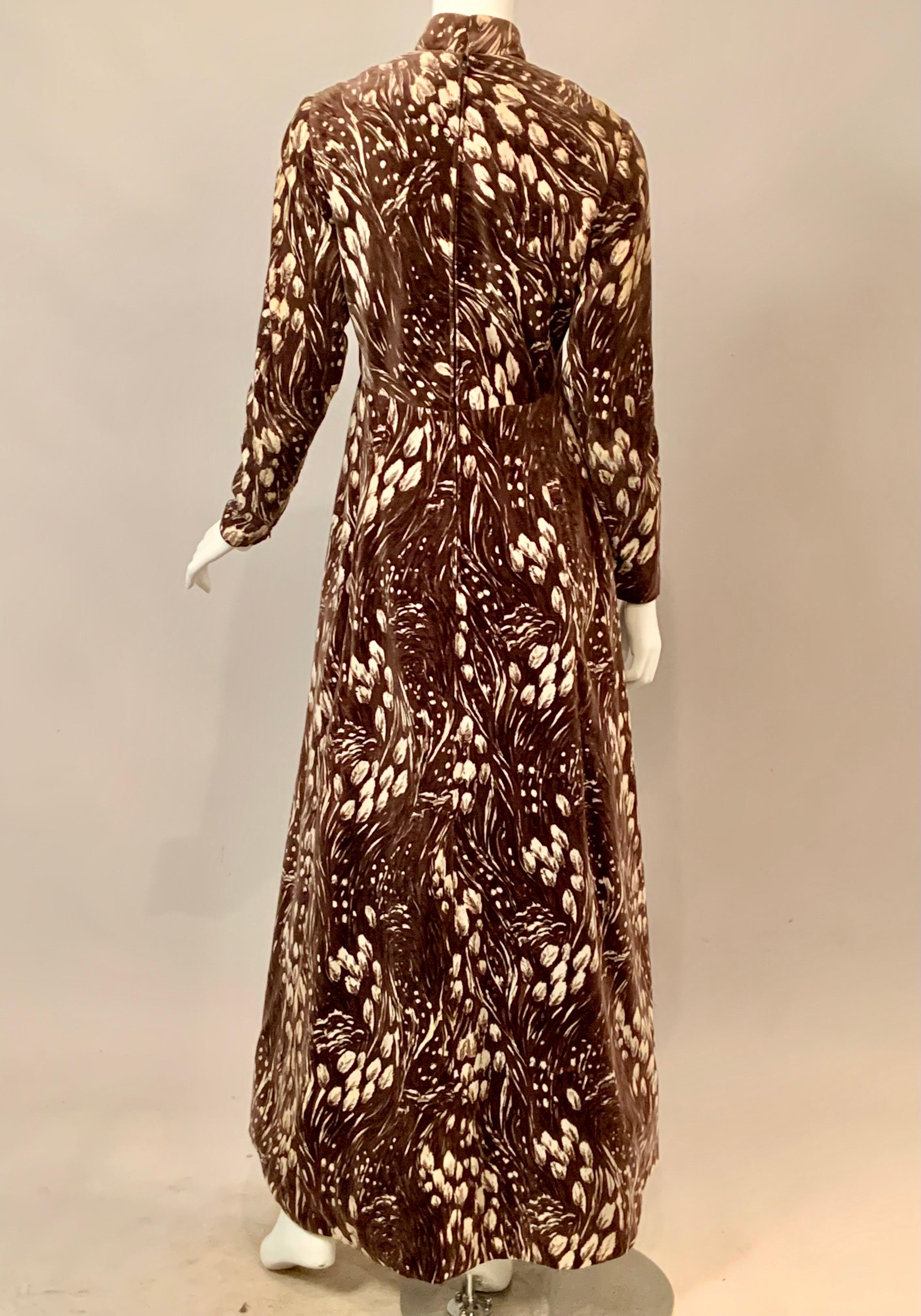 George Halley Vestido de noche de terciopelo con estampado de plumas color café y crema en venta 1